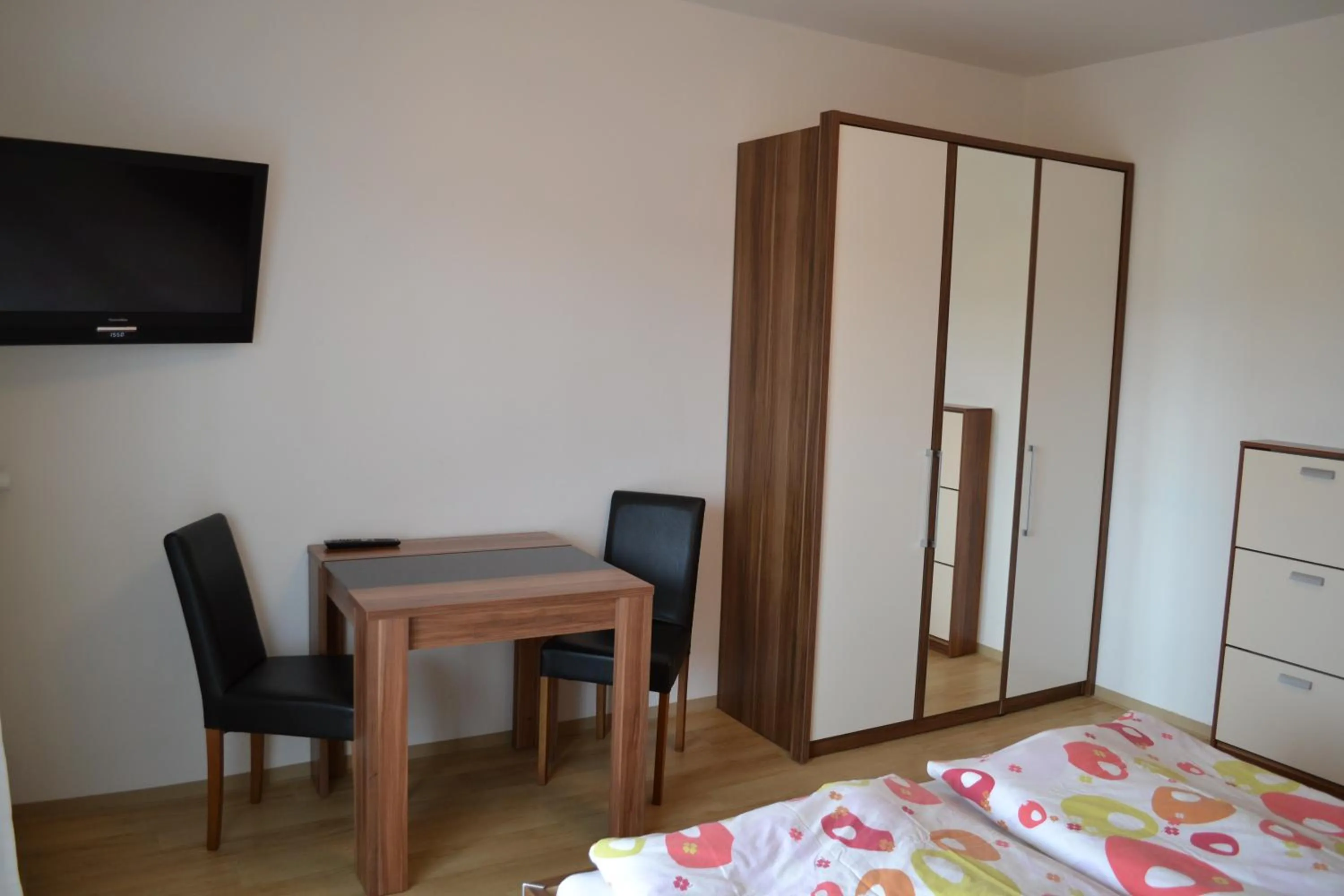 Photo of the whole room, Bed in Appartements Bürger