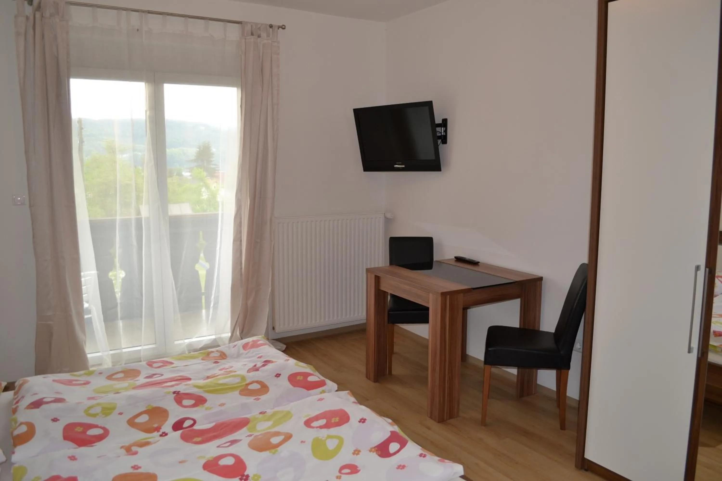 Photo of the whole room, Bed in Appartements Bürger
