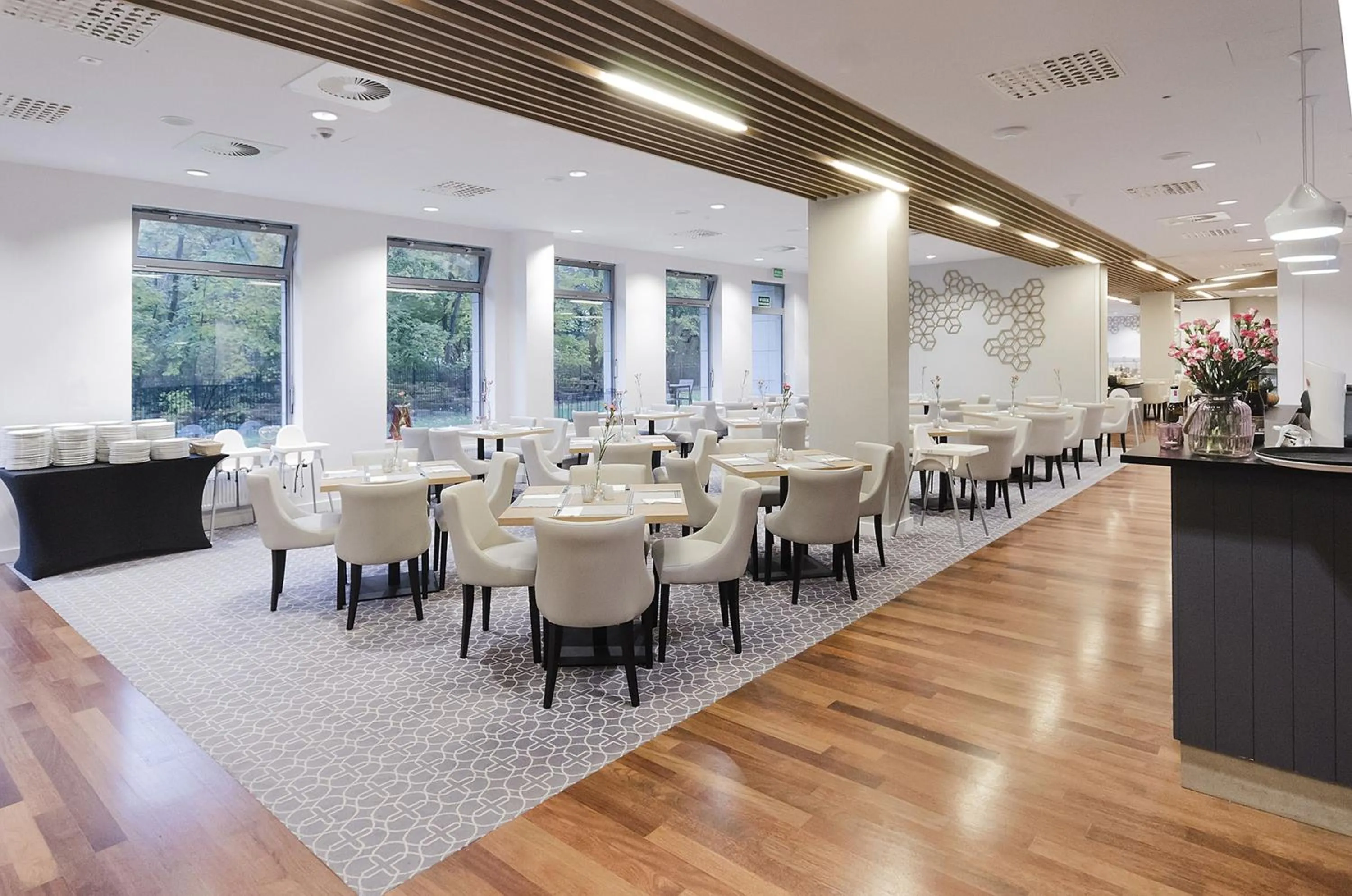 Restaurant/places to eat in Diune Hotel by Zdrojowa