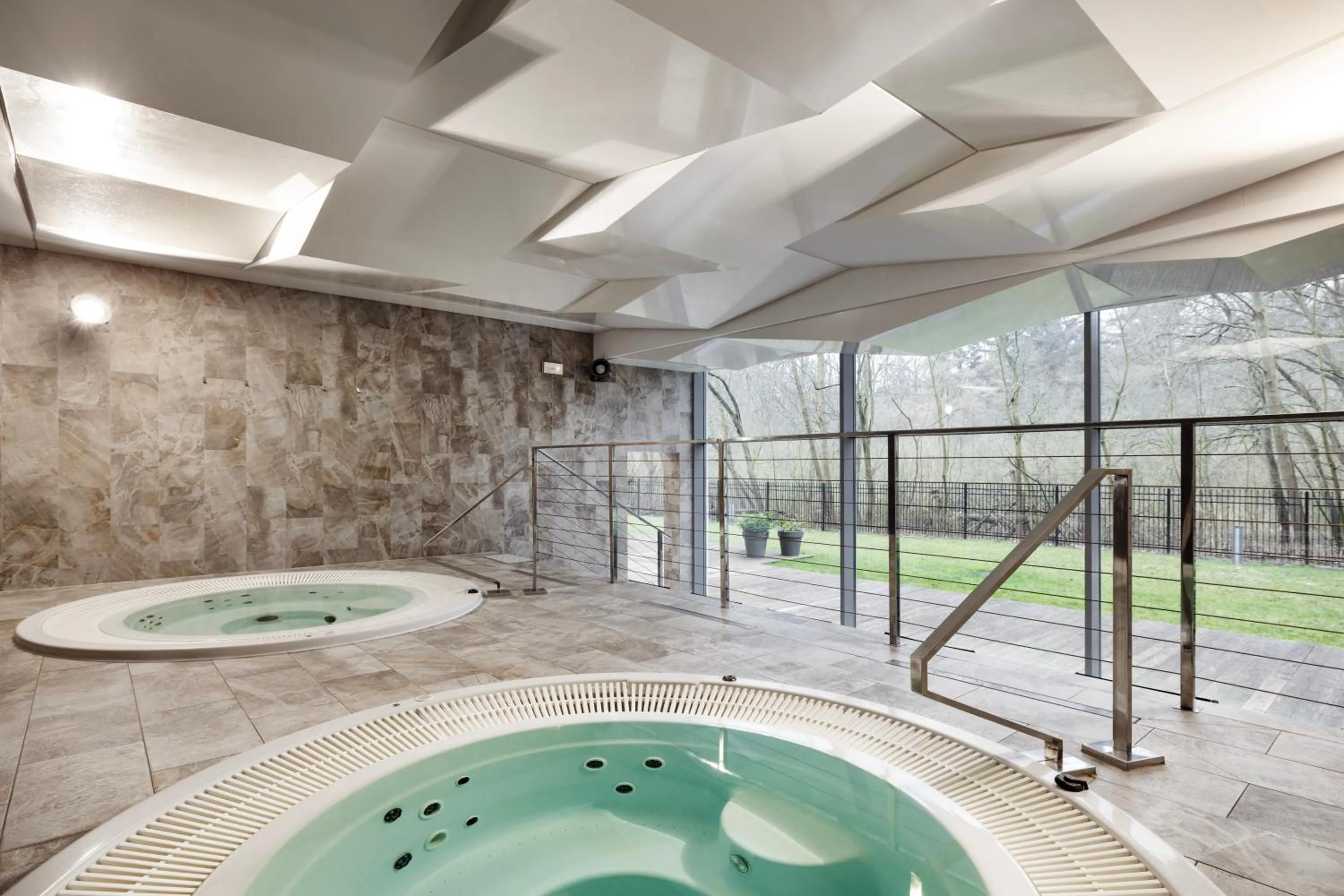 Hot Tub in Diune Hotel by Zdrojowa