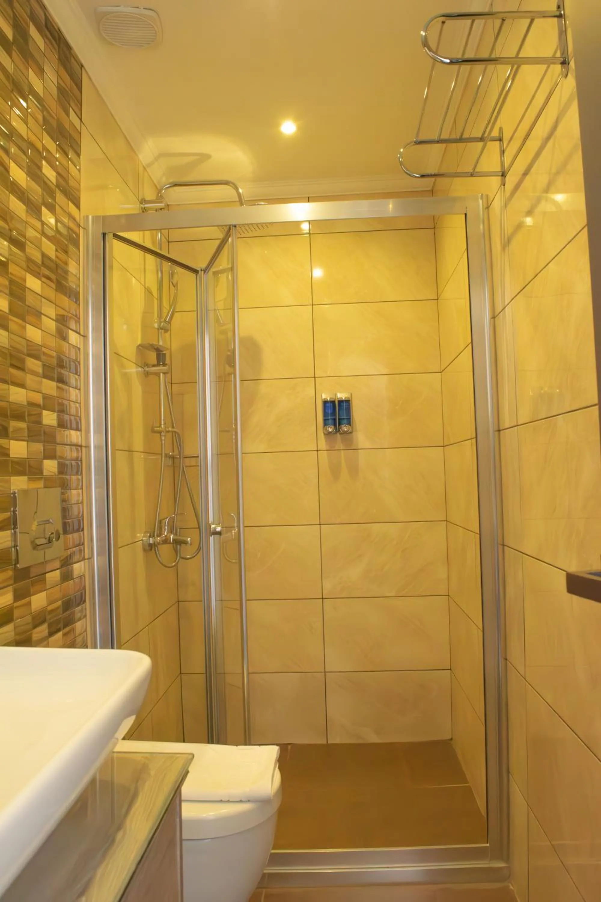 Shower in Akkan Beach Hotel