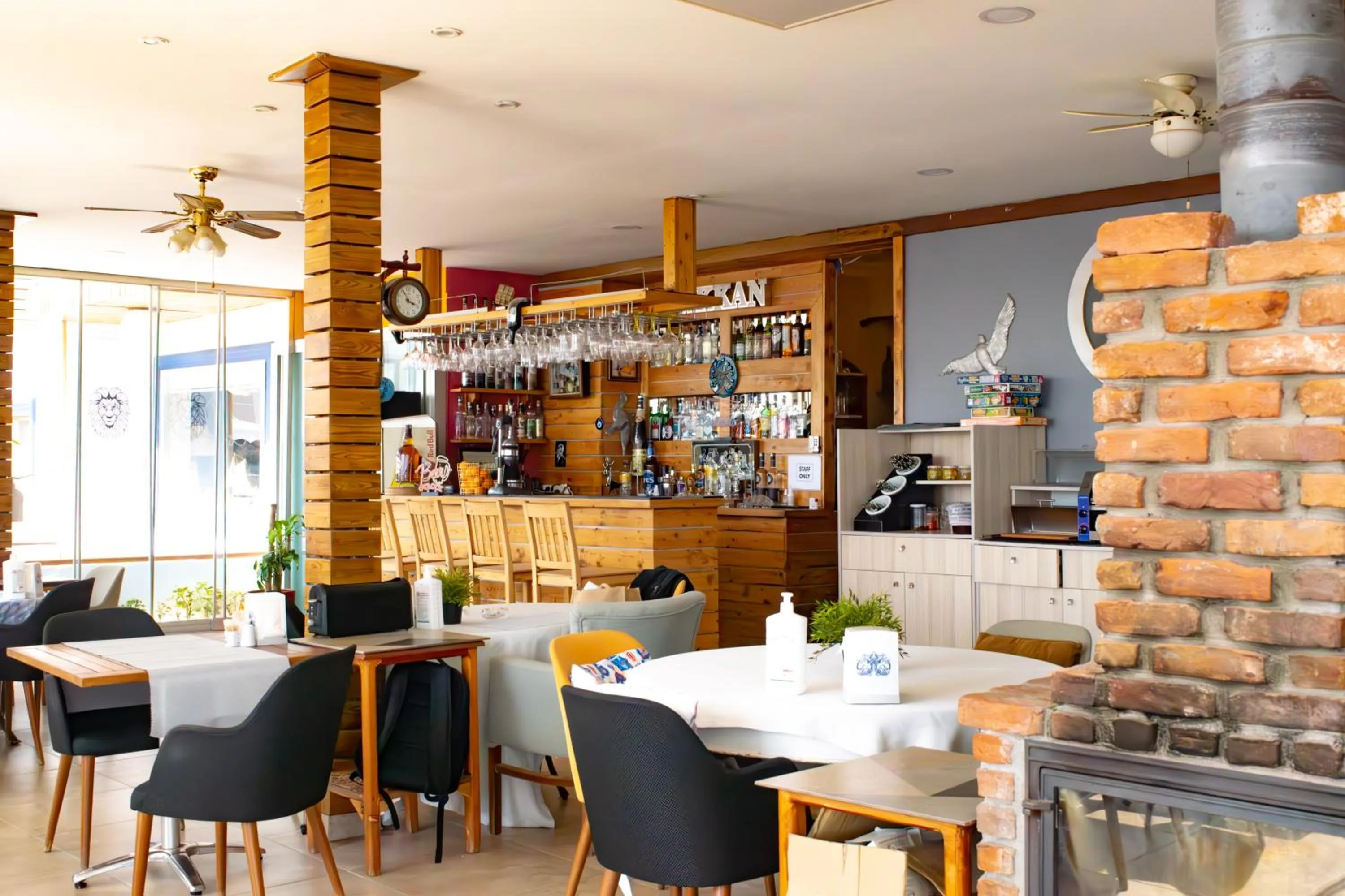 Restaurant/places to eat in Akkan Beach Hotel