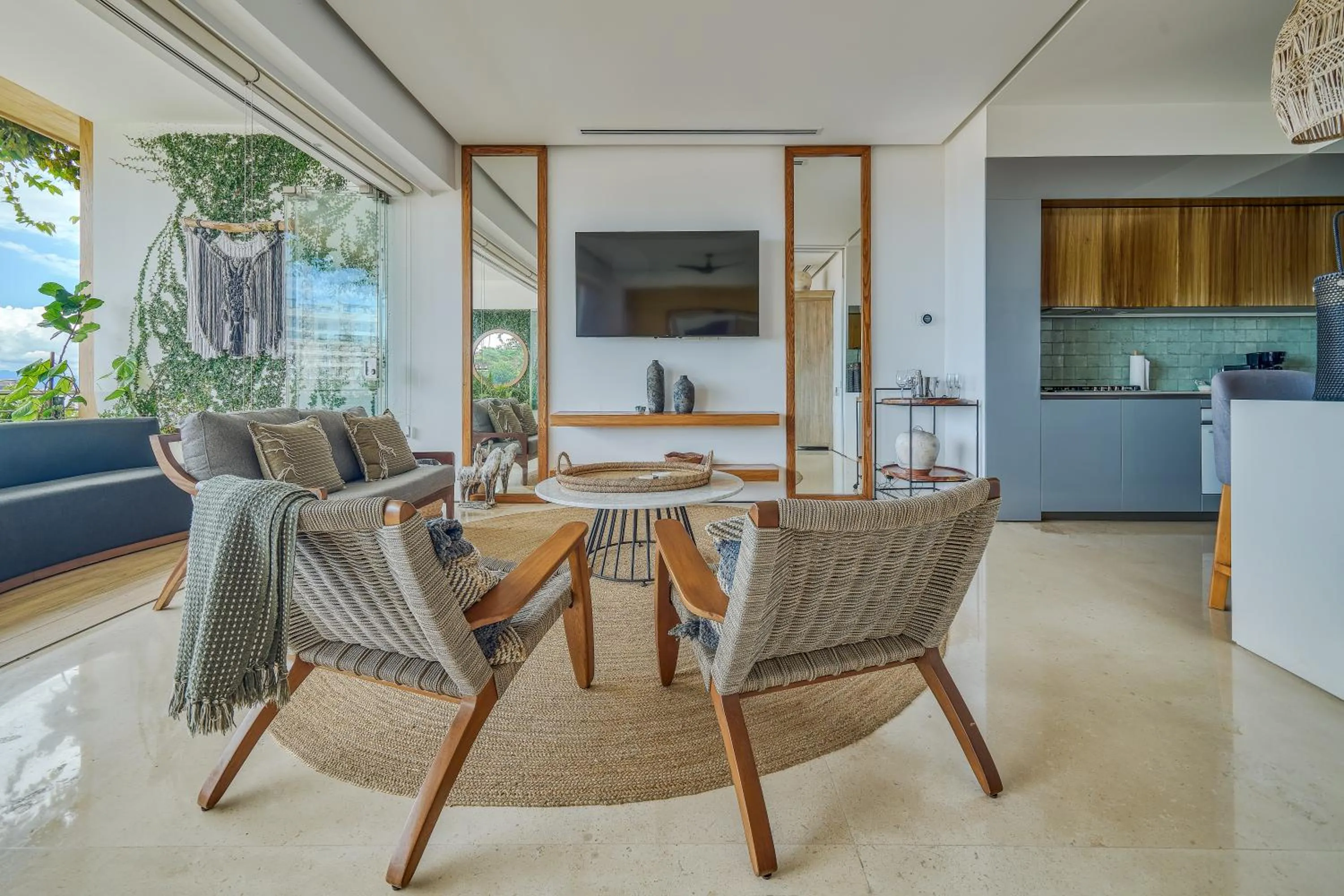 TV and multimedia in Maxwell Collection Romantic Zone