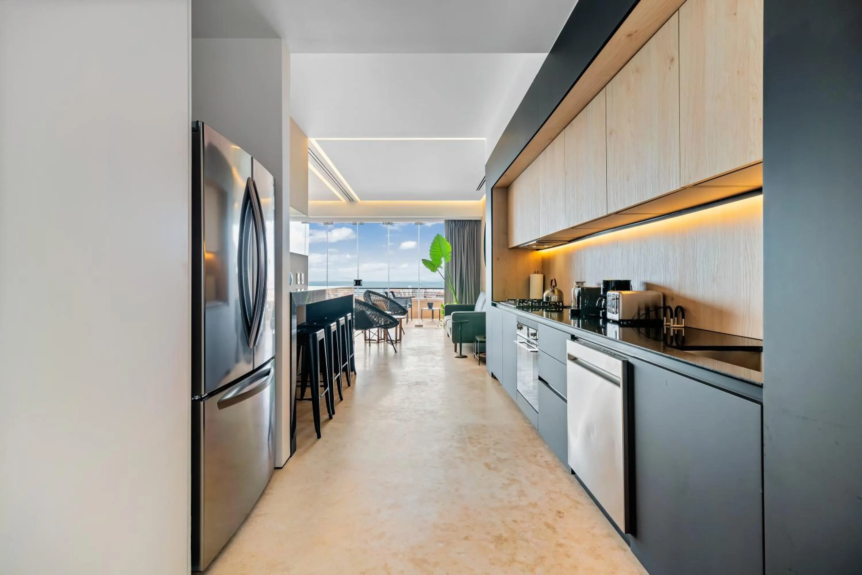 Kitchen or kitchenette in Maxwell Collection Romantic Zone