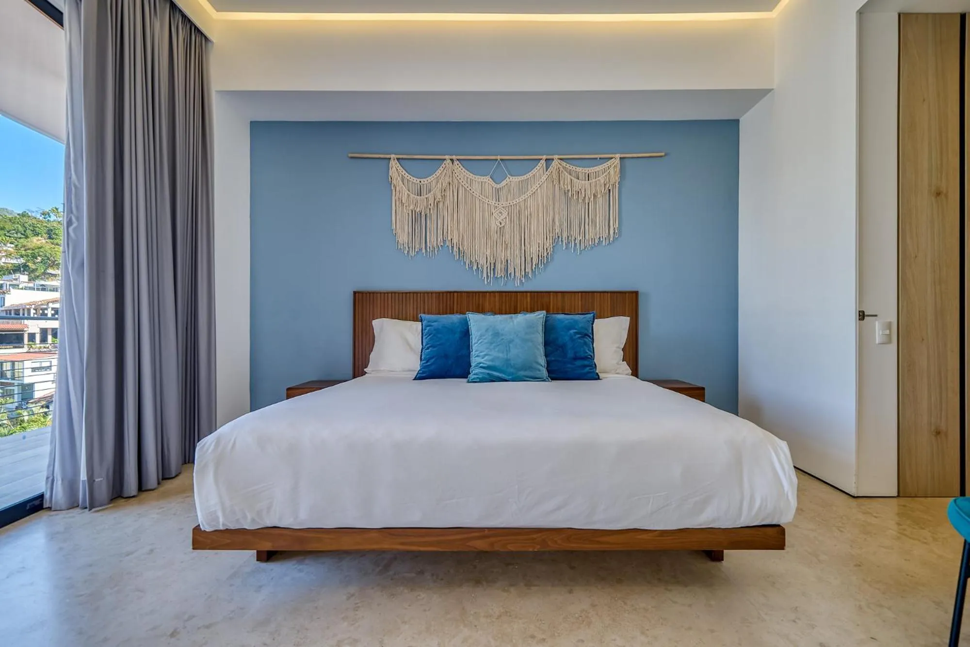 Photo of the whole room, Bed in Maxwell Collection Romantic Zone