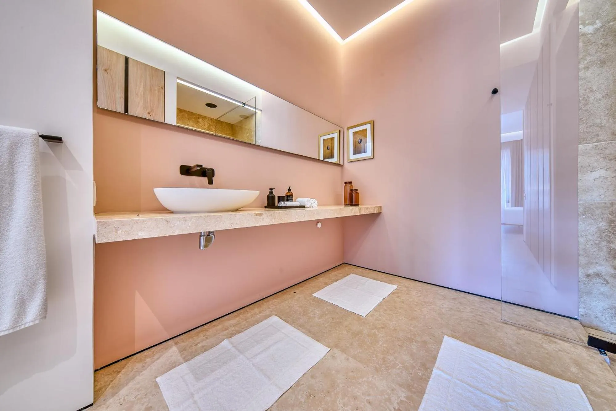 Bathroom in Maxwell Collection Romantic Zone