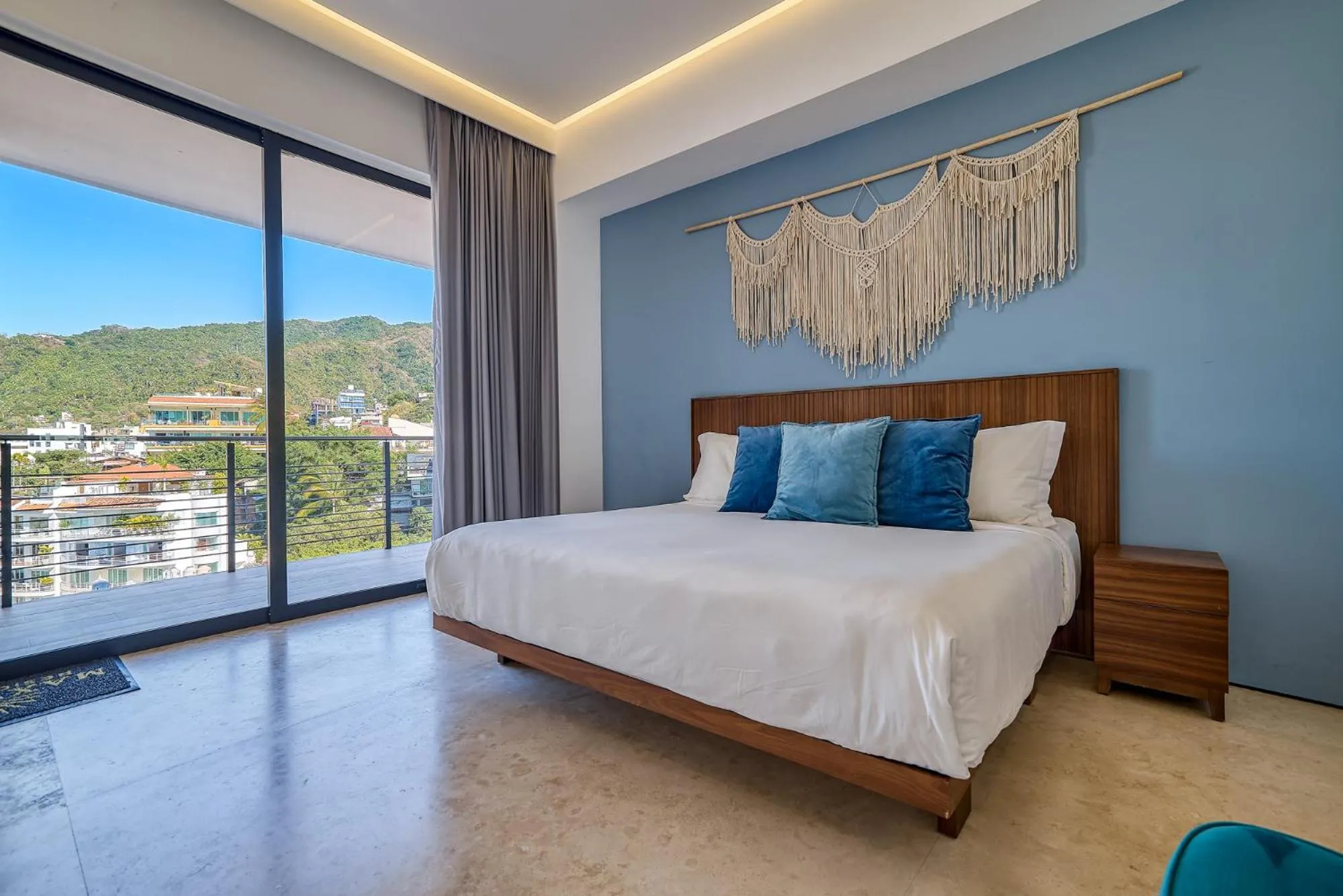 Photo of the whole room, Bed in Maxwell Collection Romantic Zone