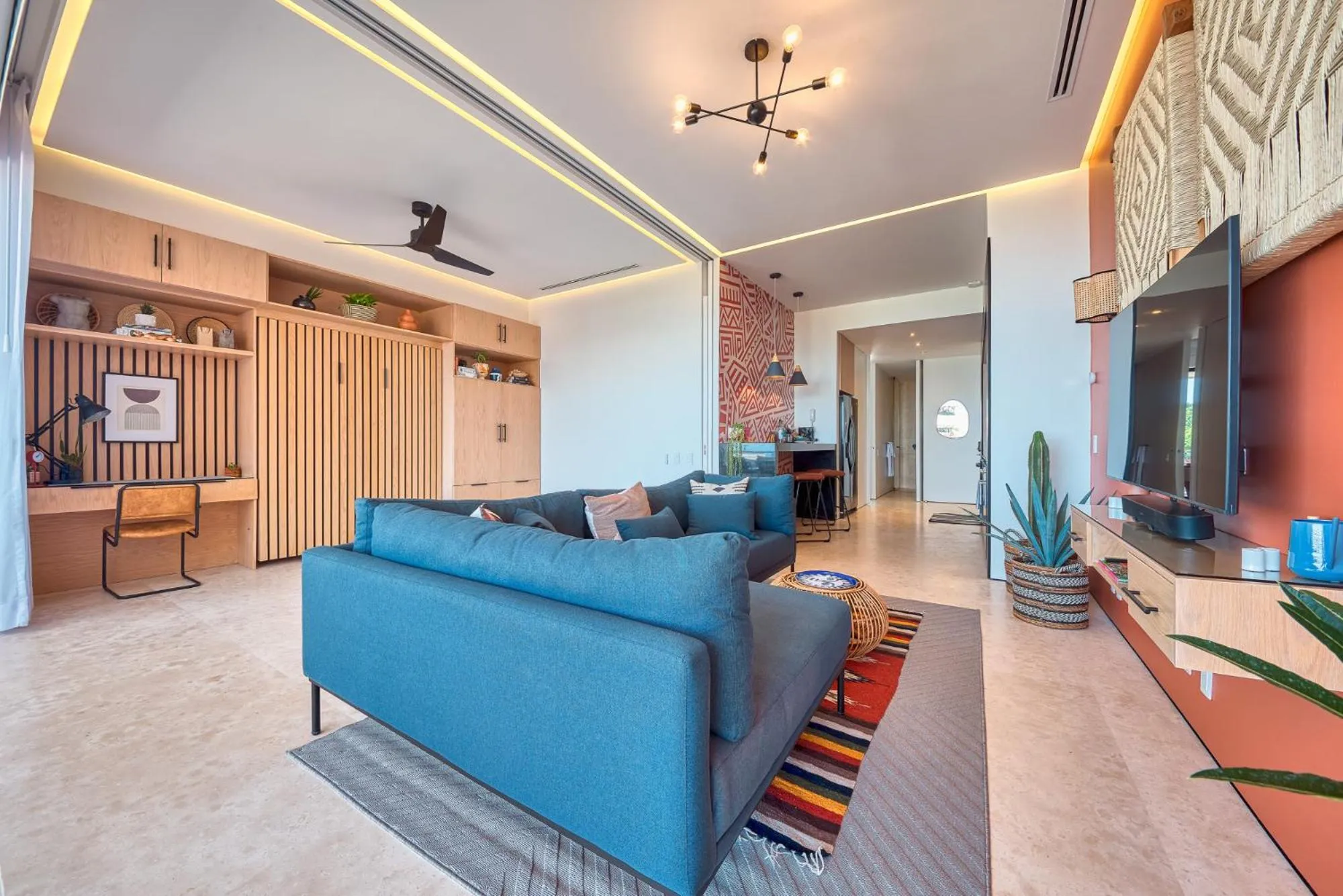 TV and multimedia in Maxwell Collection Romantic Zone