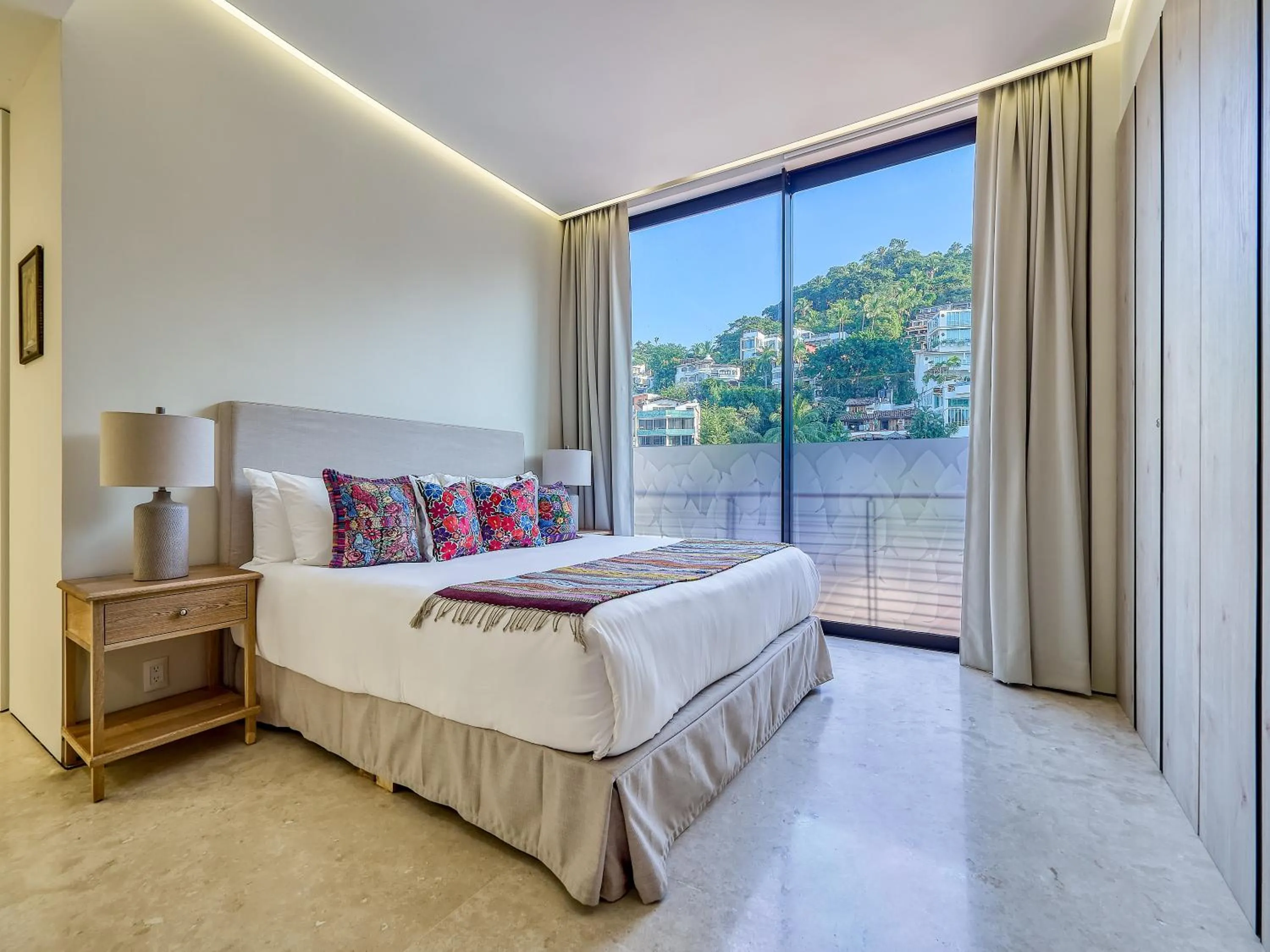 Photo of the whole room, Bed in Maxwell Collection Romantic Zone