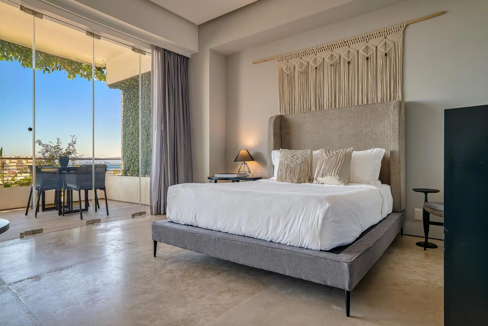 Photo of the whole room, Bed in Maxwell Collection Romantic Zone