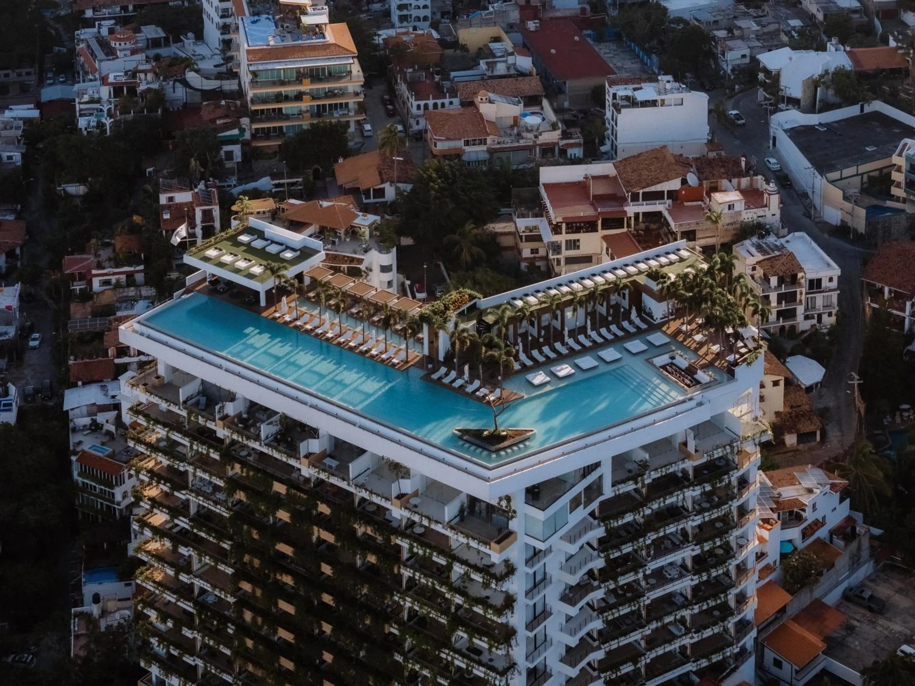 Property building in Maxwell Collection Romantic Zone