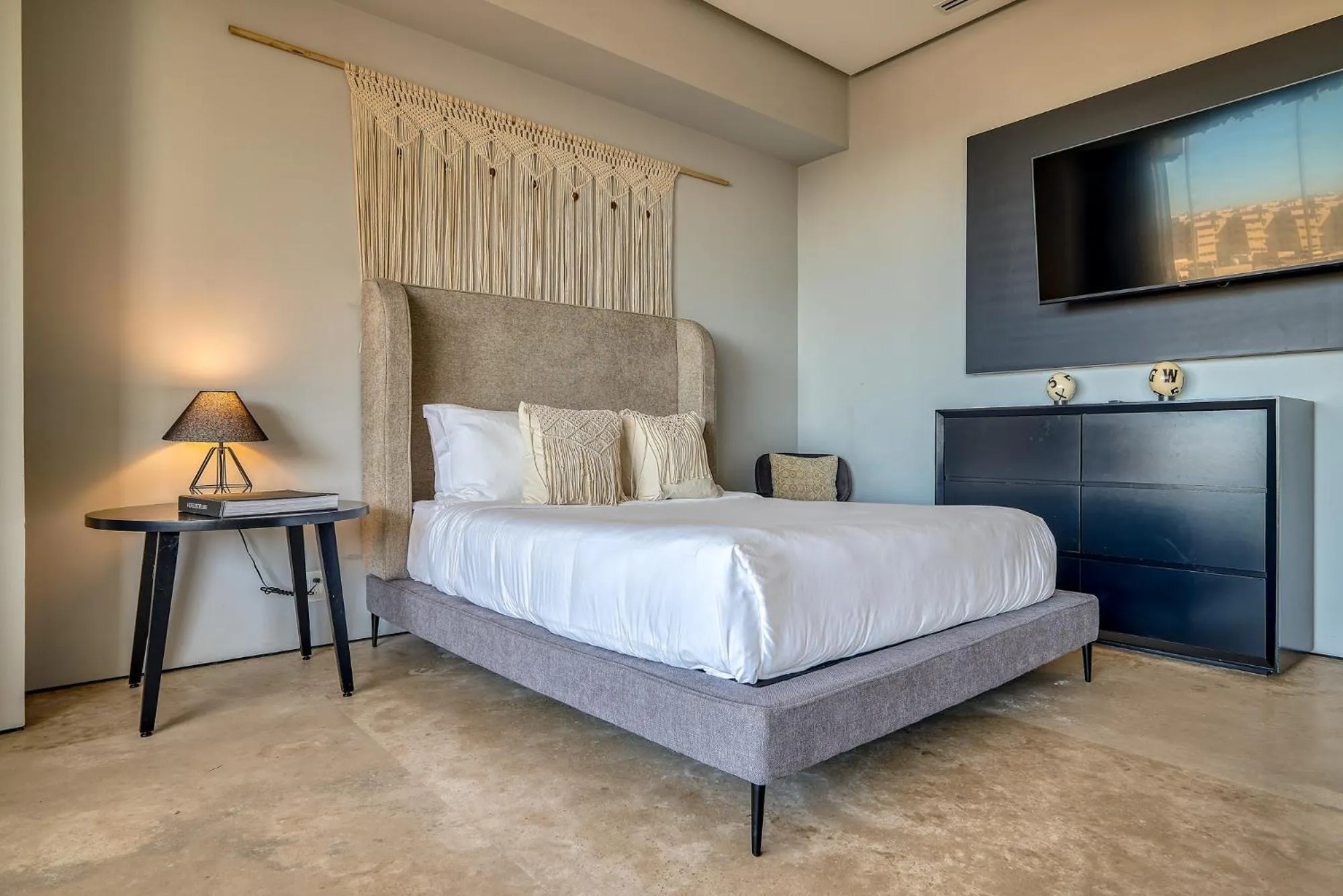 Photo of the whole room, Bed in Maxwell Collection Romantic Zone