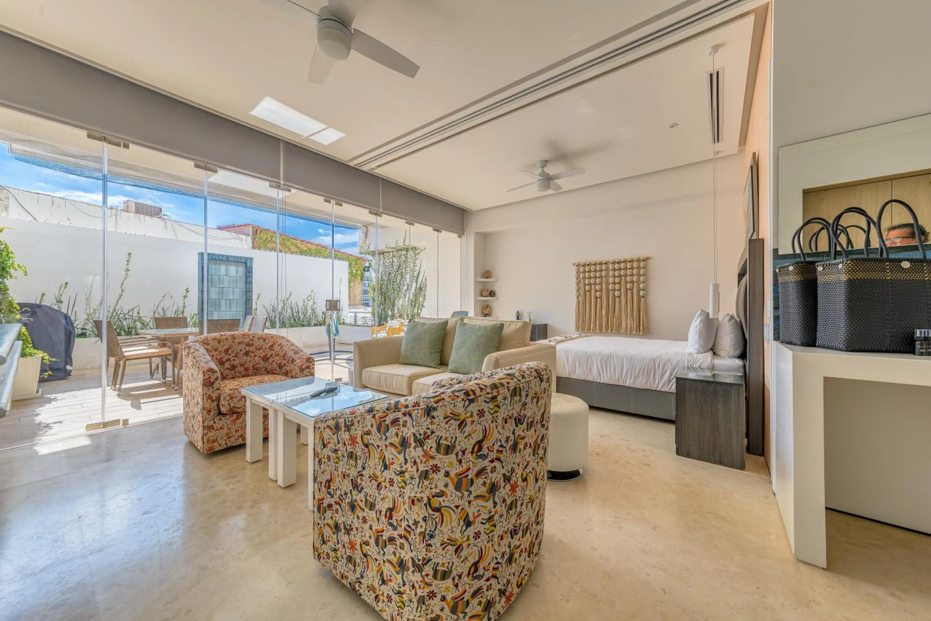 Living room, Bed in Maxwell Collection Romantic Zone