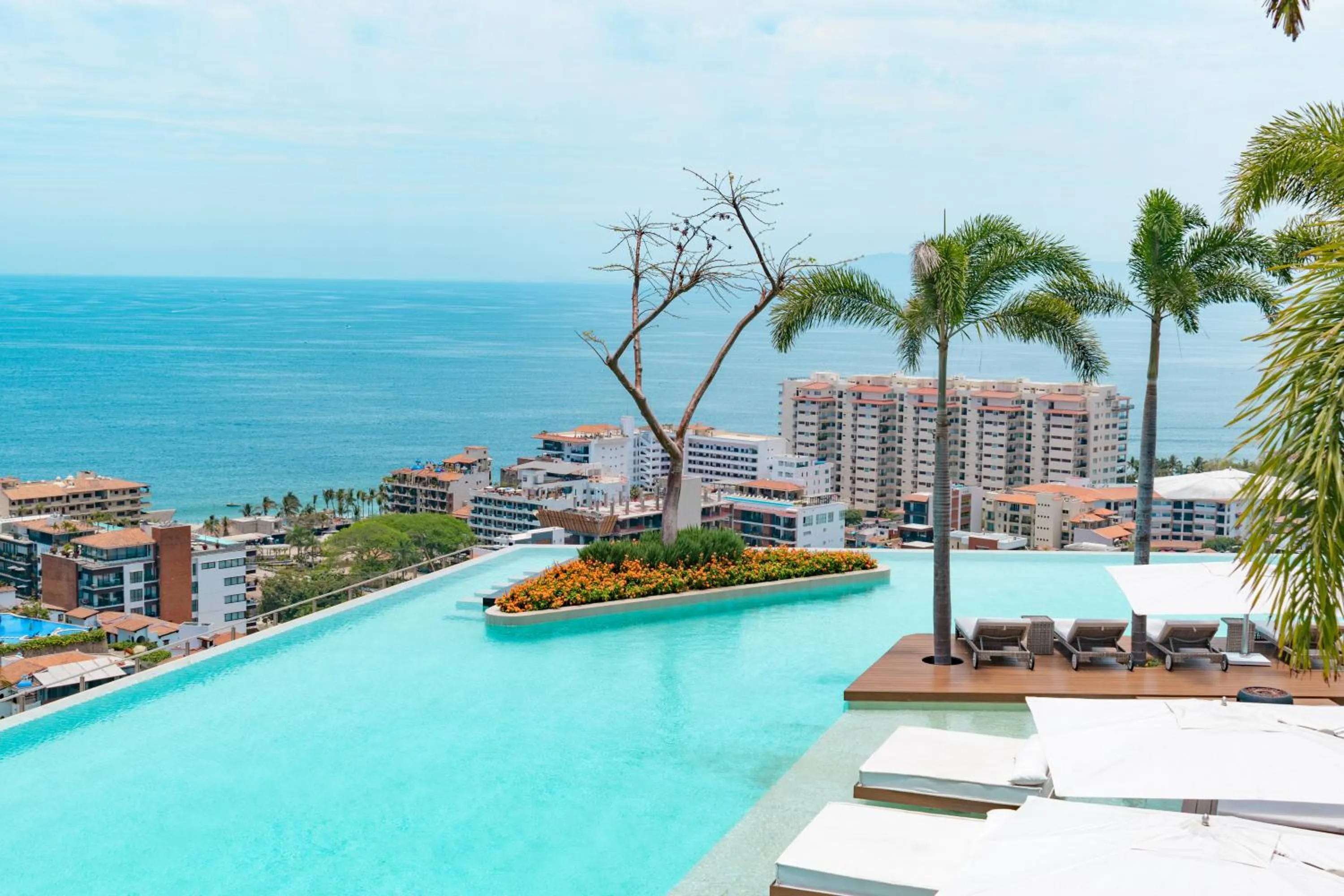 Swimming pool in Maxwell Collection Romantic Zone