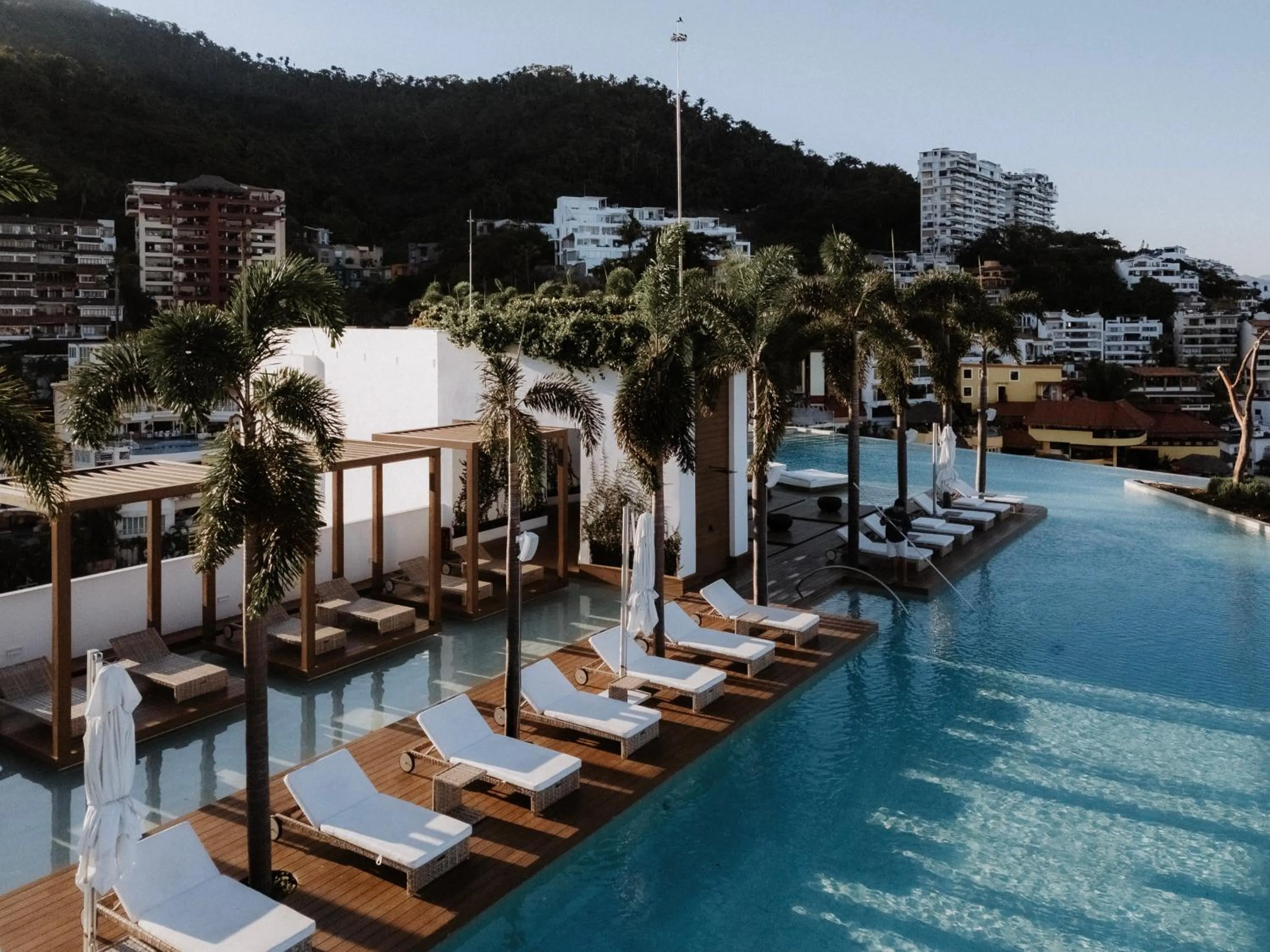 Swimming pool in Maxwell Collection Romantic Zone