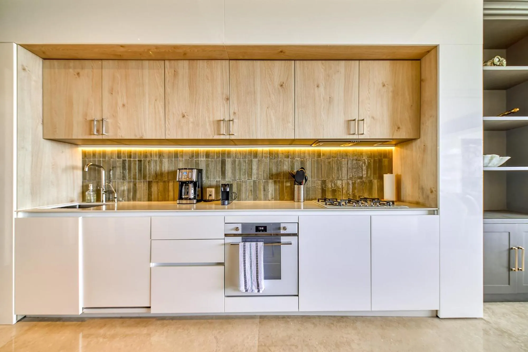 Kitchen or kitchenette in Maxwell Collection Romantic Zone