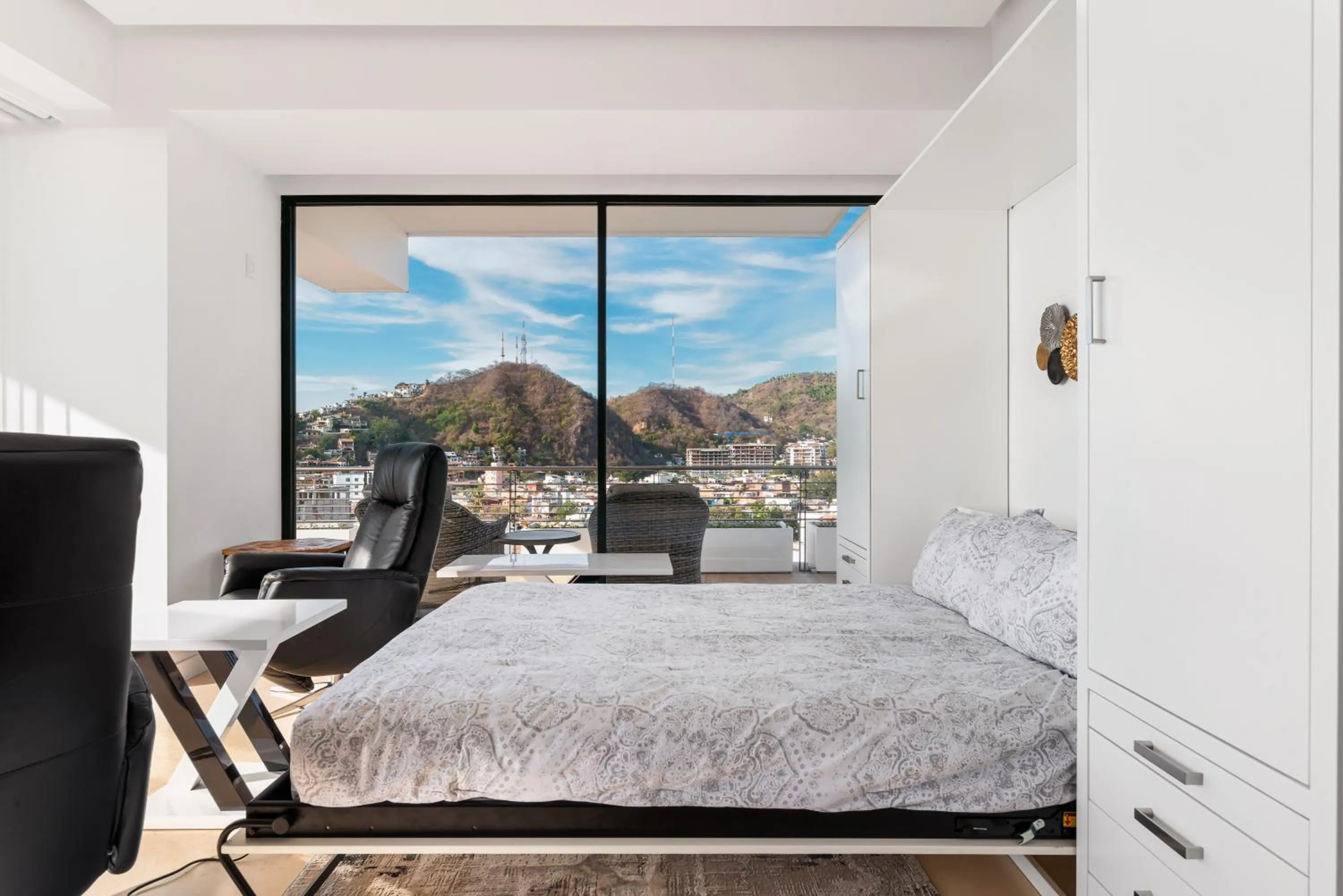 Photo of the whole room, Bed in Maxwell Collection Romantic Zone