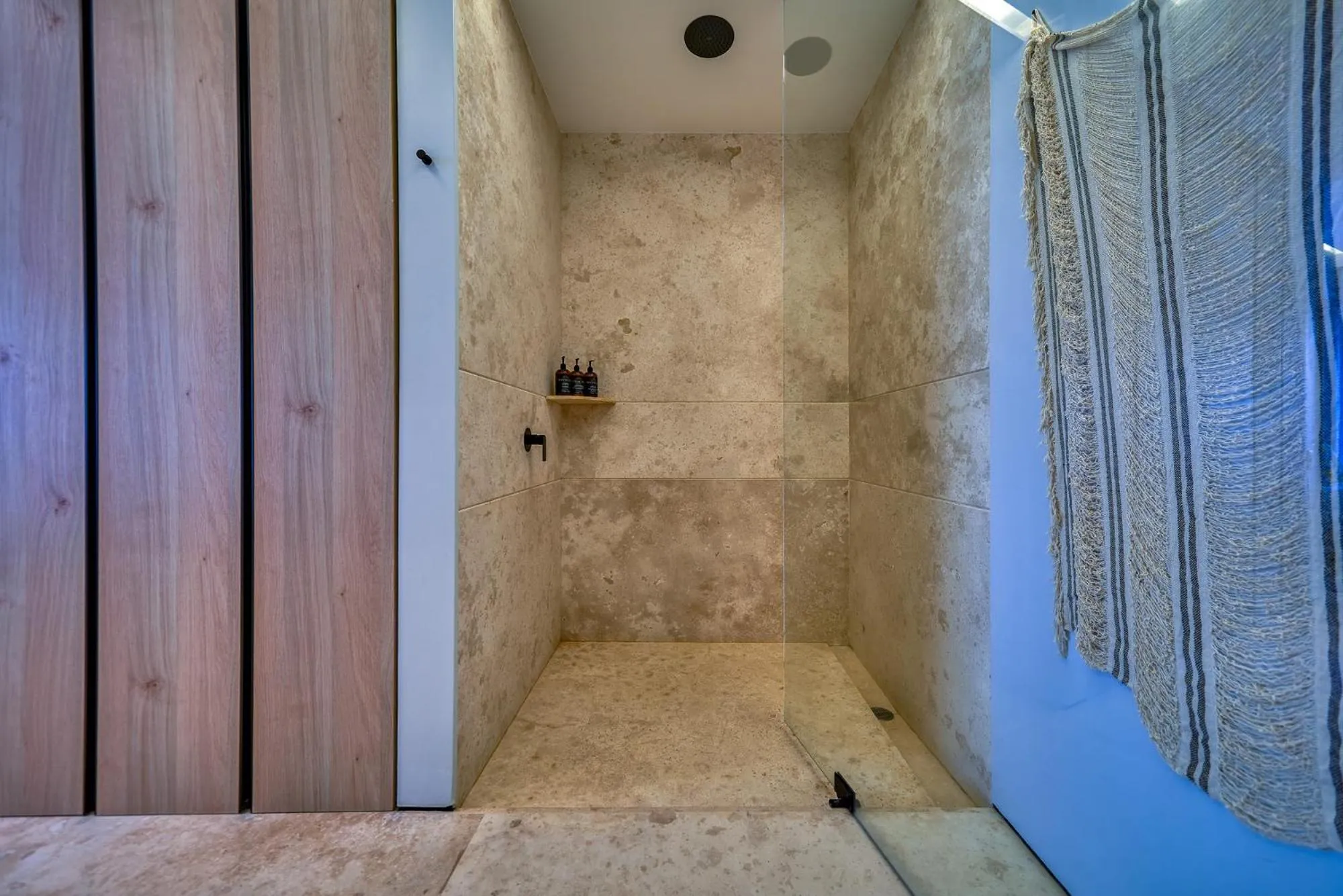 Shower in Maxwell Collection Romantic Zone