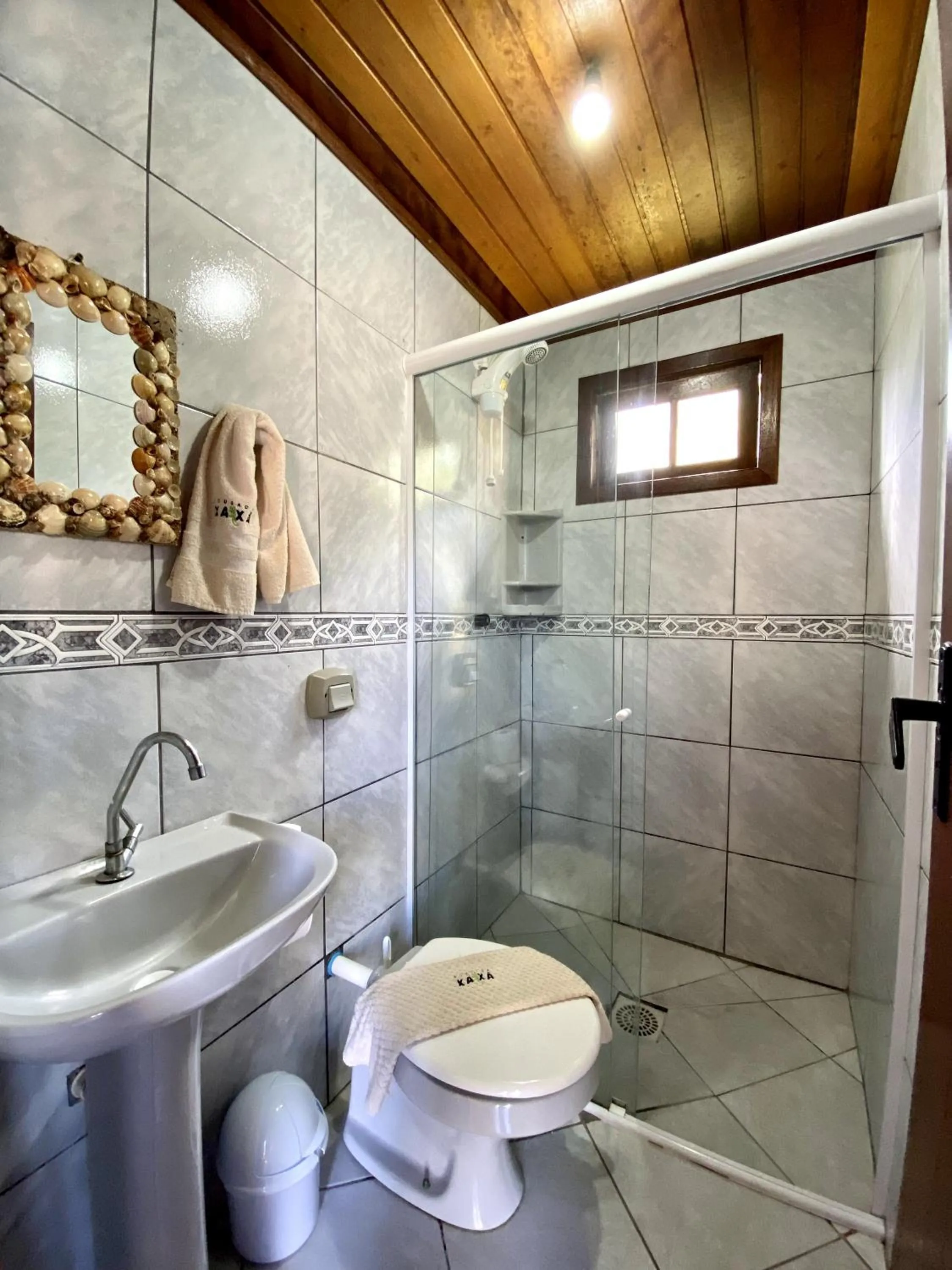 Shower in Pousada Xaxá