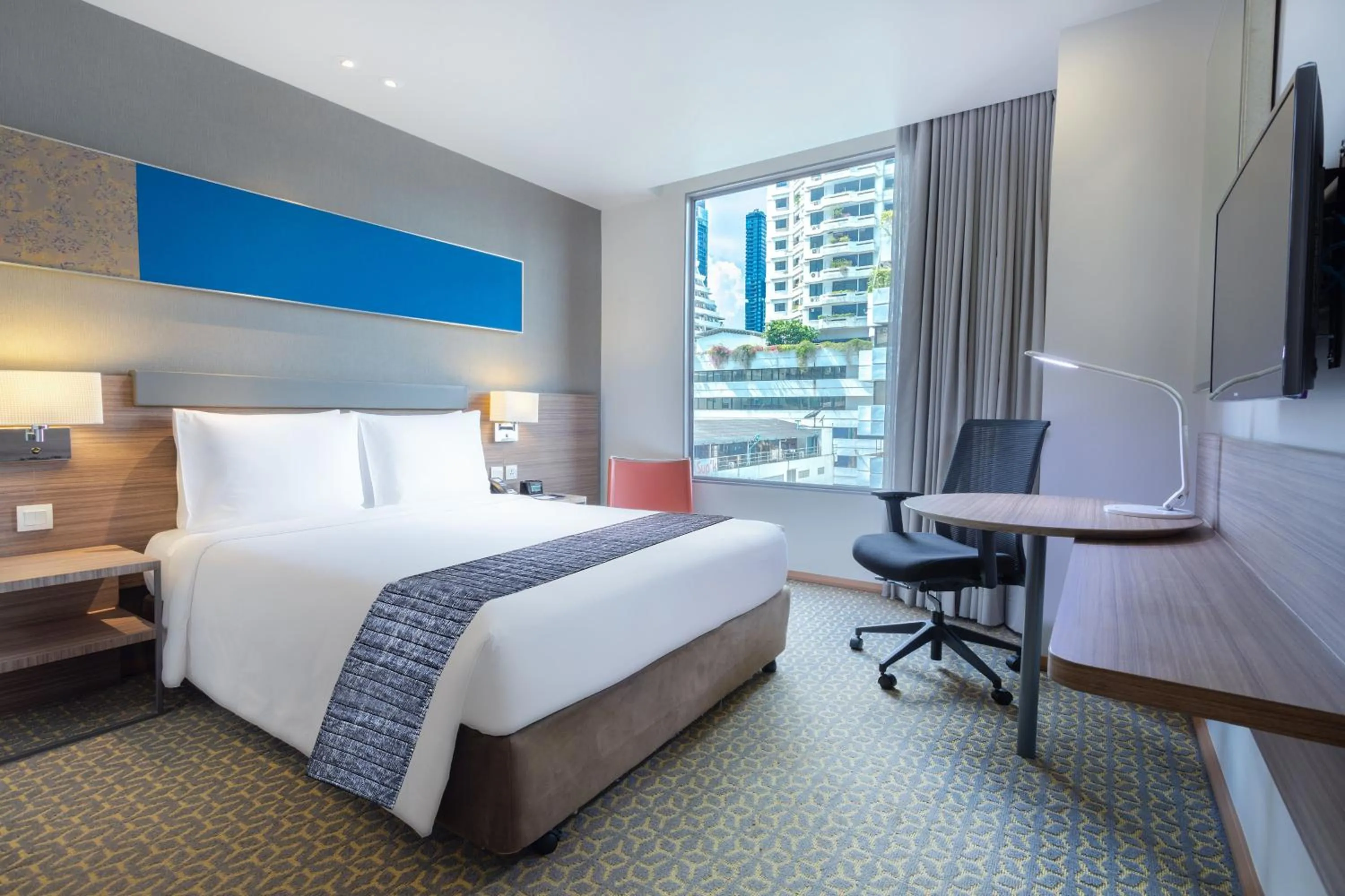Photo of the whole room, Bed in Holiday Inn Express Bangkok Sathorn by IHG