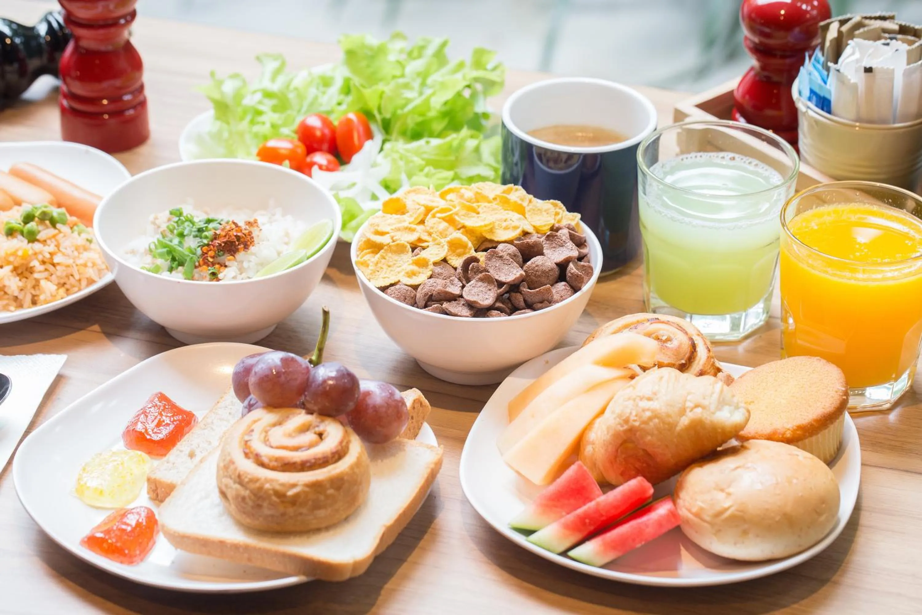 Restaurant/places to eat in Holiday Inn Express Bangkok Sathorn by IHG