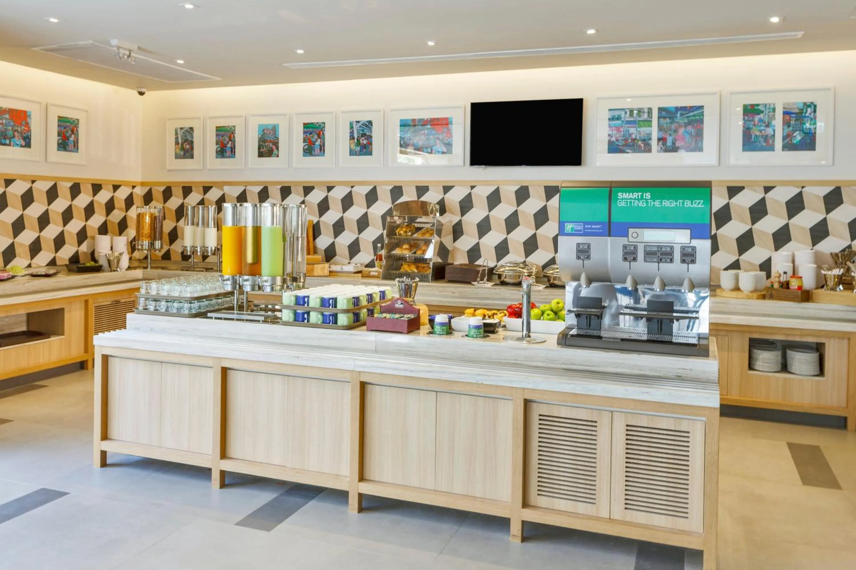 Restaurant/places to eat in Holiday Inn Express Bangkok Sathorn by IHG