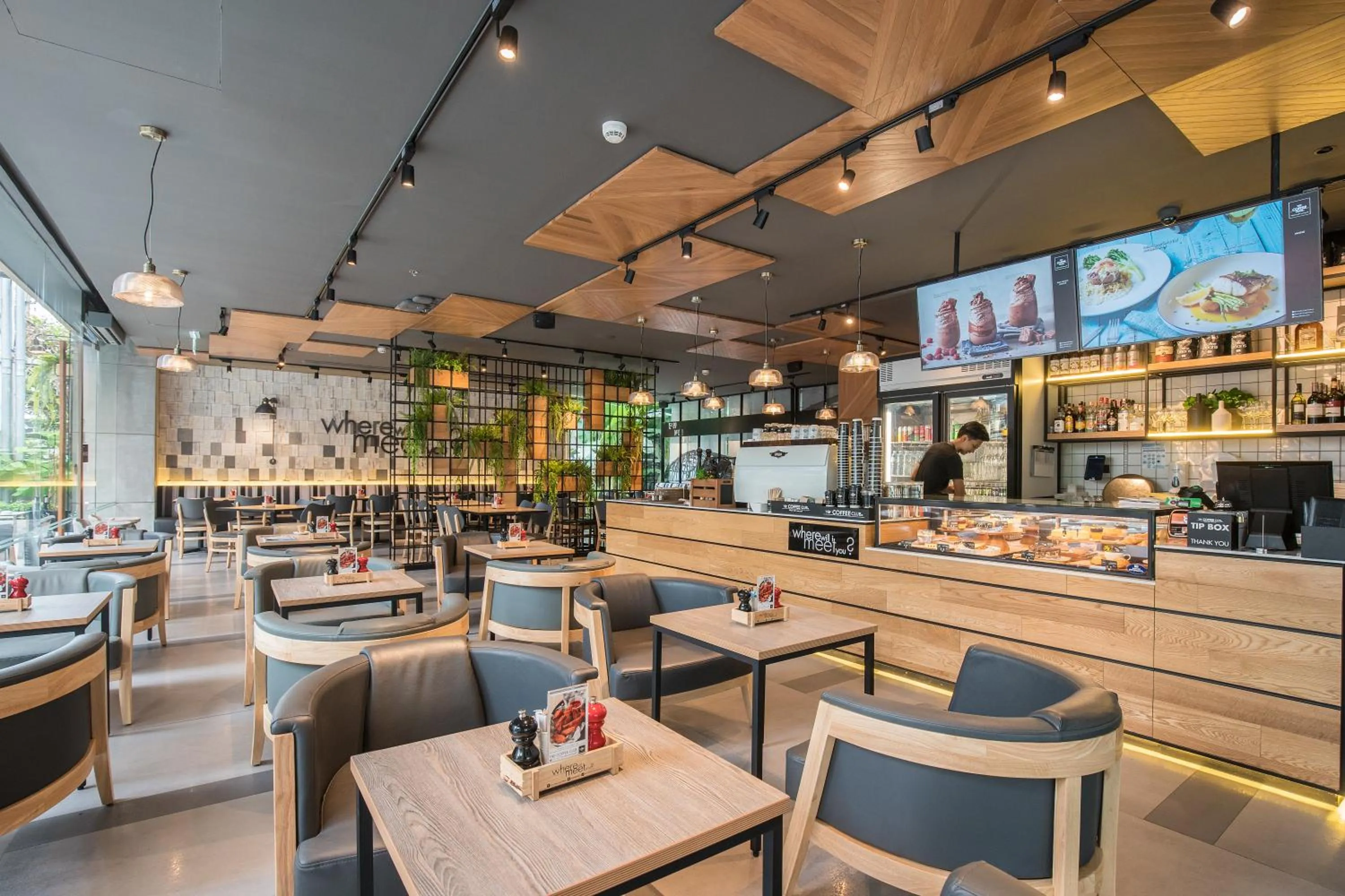 Restaurant/places to eat in Holiday Inn Express Bangkok Sathorn by IHG