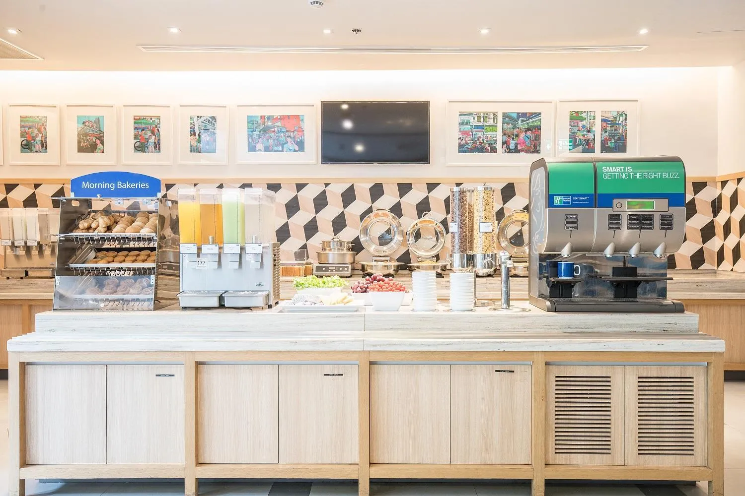 Restaurant/places to eat in Holiday Inn Express Bangkok Sathorn by IHG