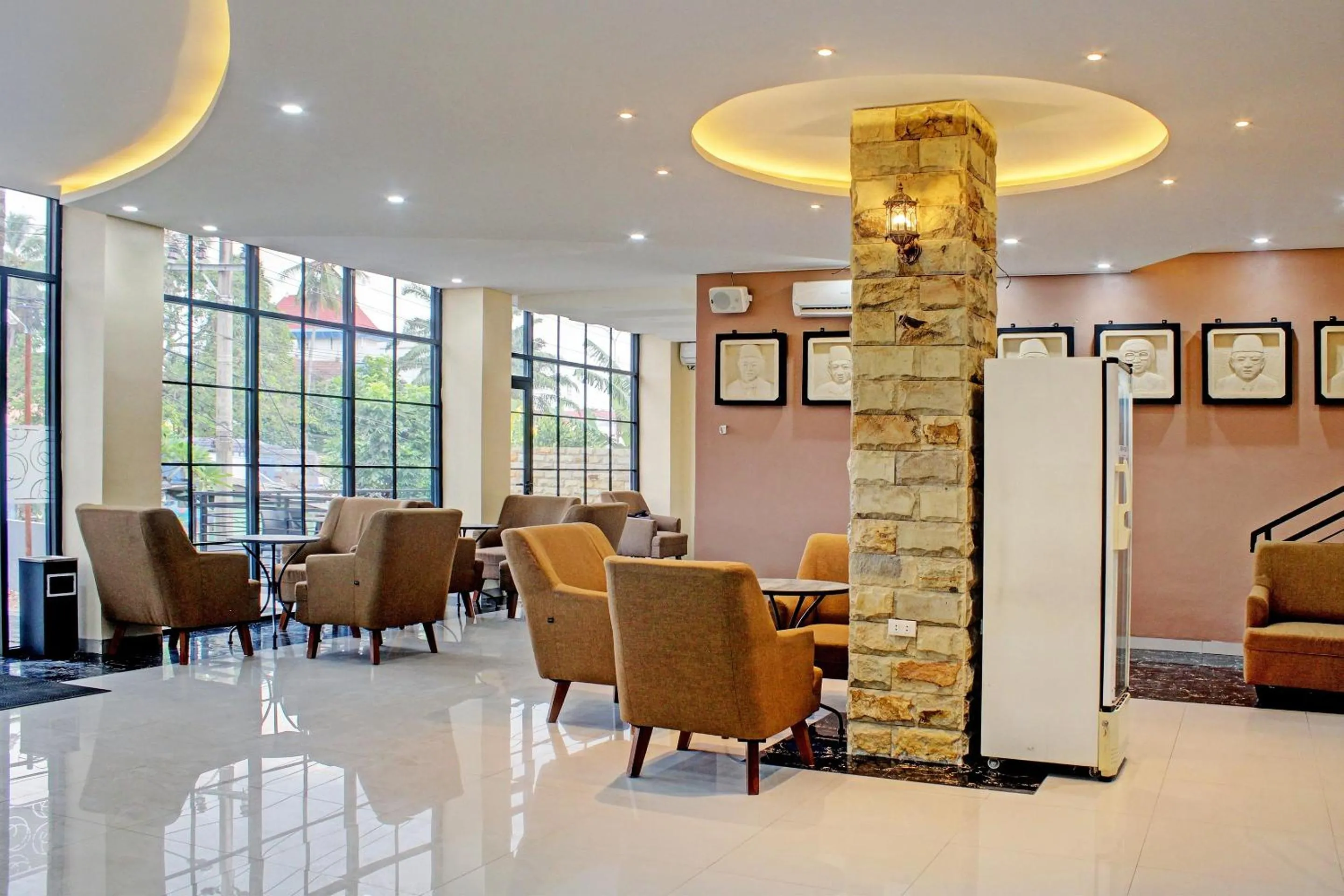 Lobby or reception in Capital O 92583 Raja Soeta Hostel Syariah