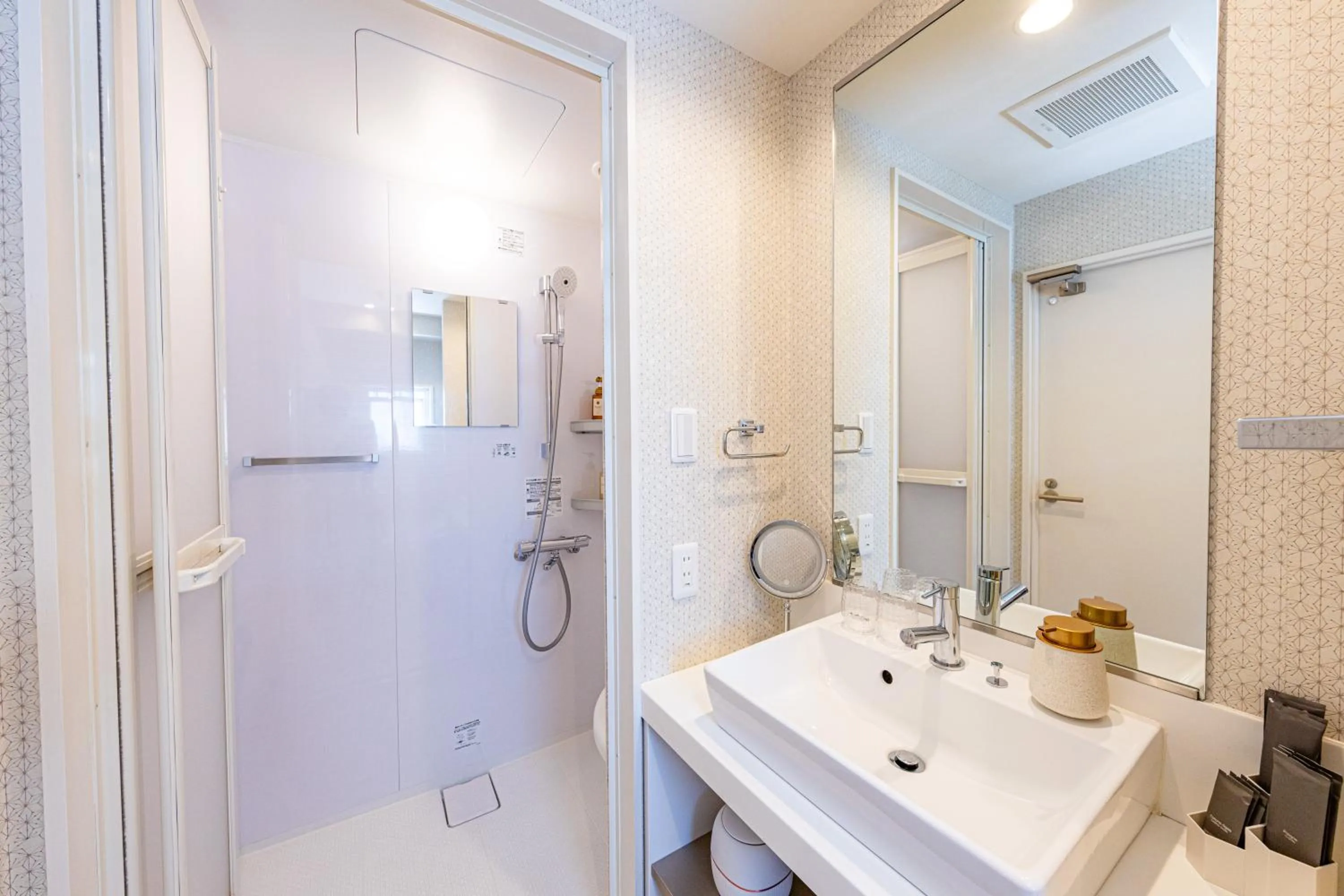 Shower in Inn The Omotesando