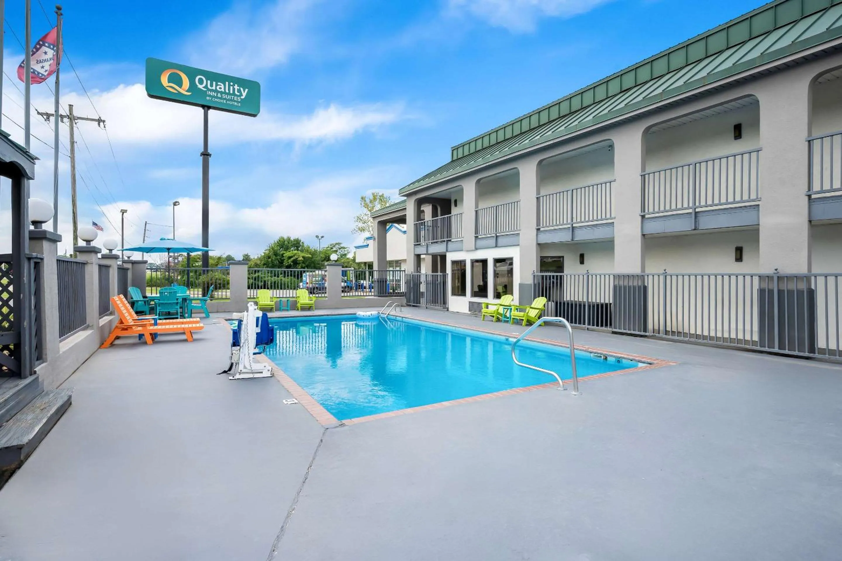 Swimming pool in Quality Inn & Suites Monticello