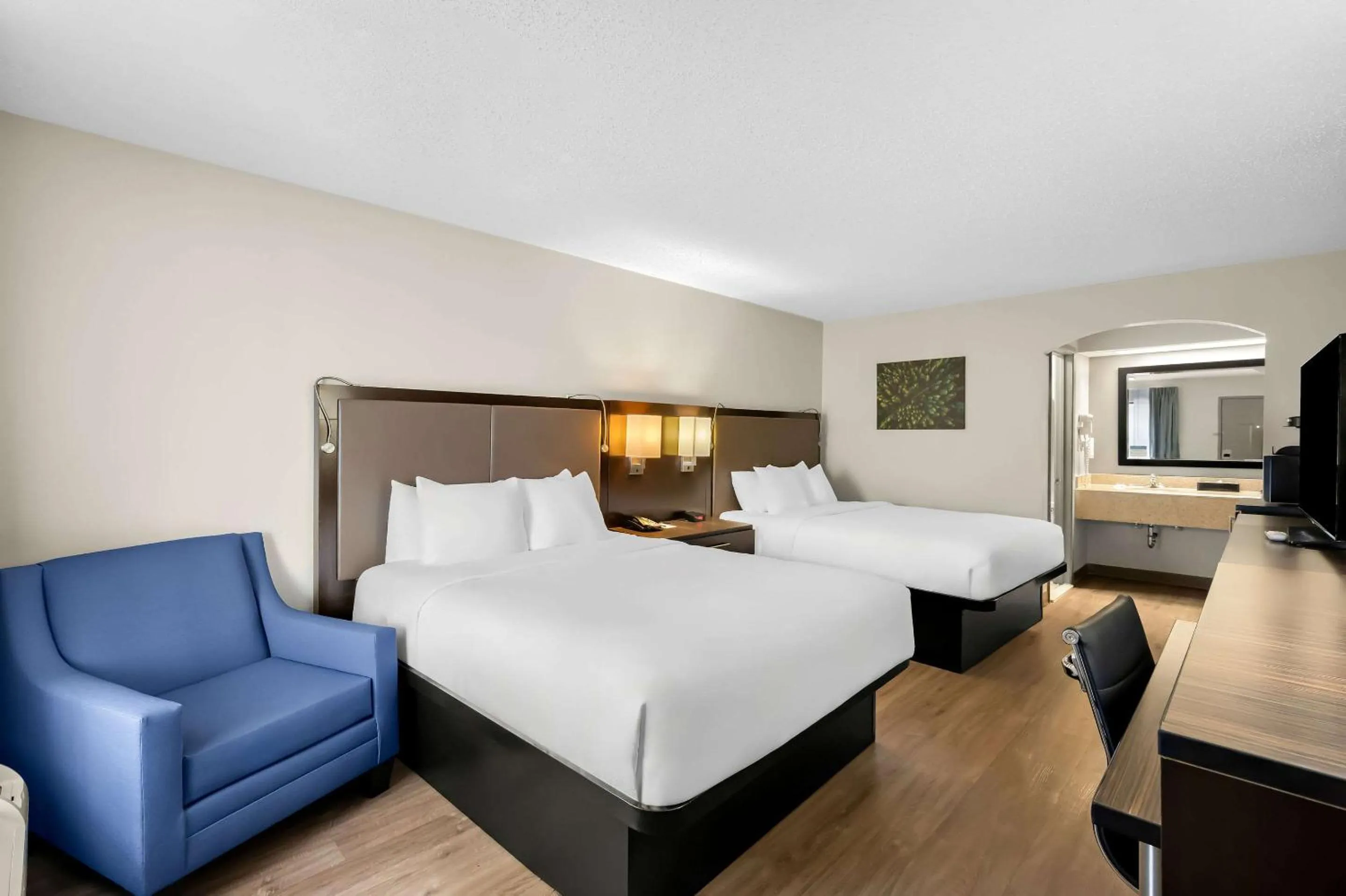 Bedroom, Bed in Quality Inn & Suites Monticello