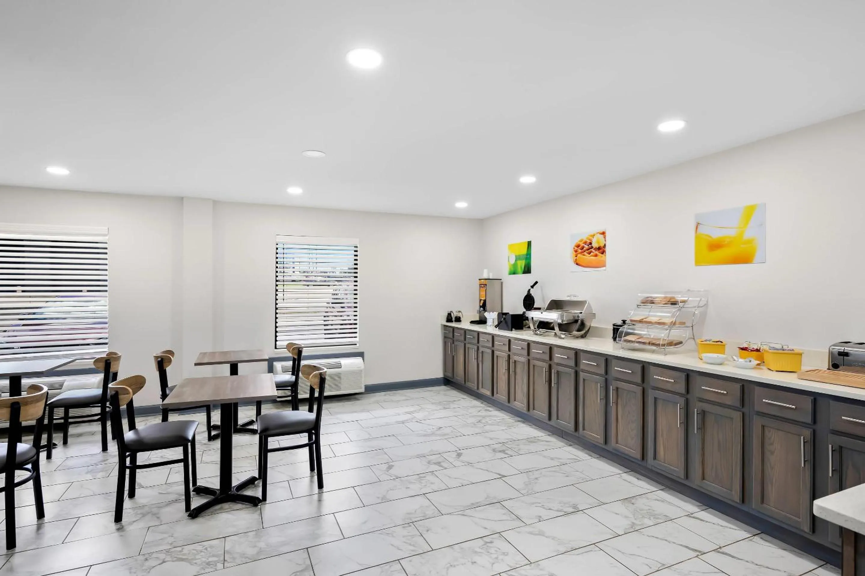 Breakfast in Quality Inn & Suites Monticello