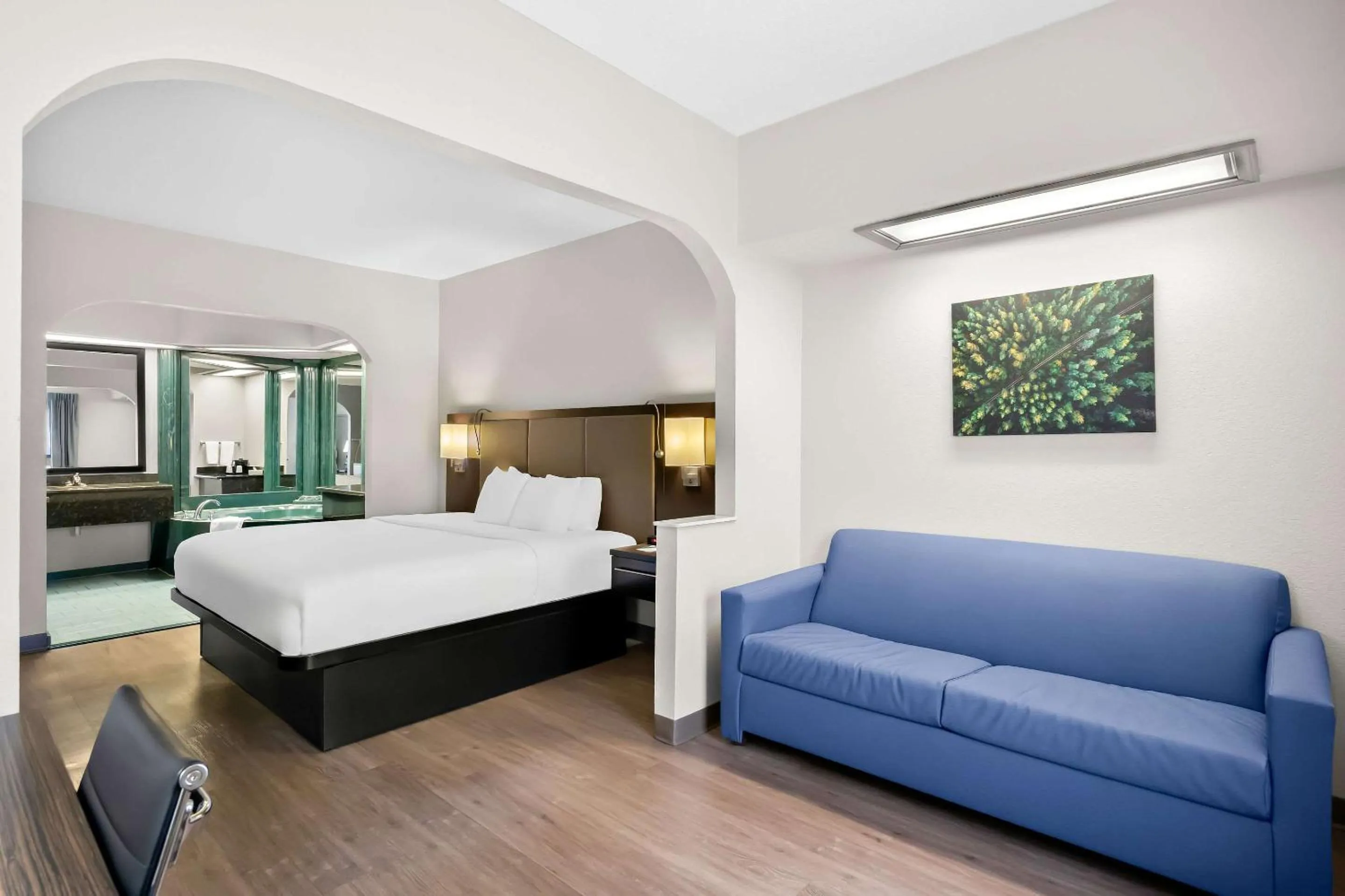 Bedroom, Bed in Quality Inn & Suites Monticello