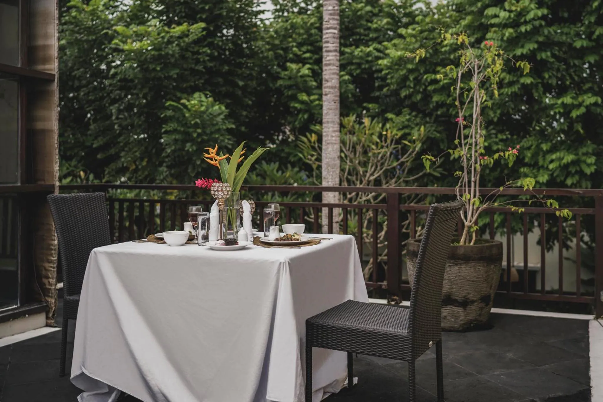 Dining area in Canggu Circle Villa by Ini Vie Hospitality