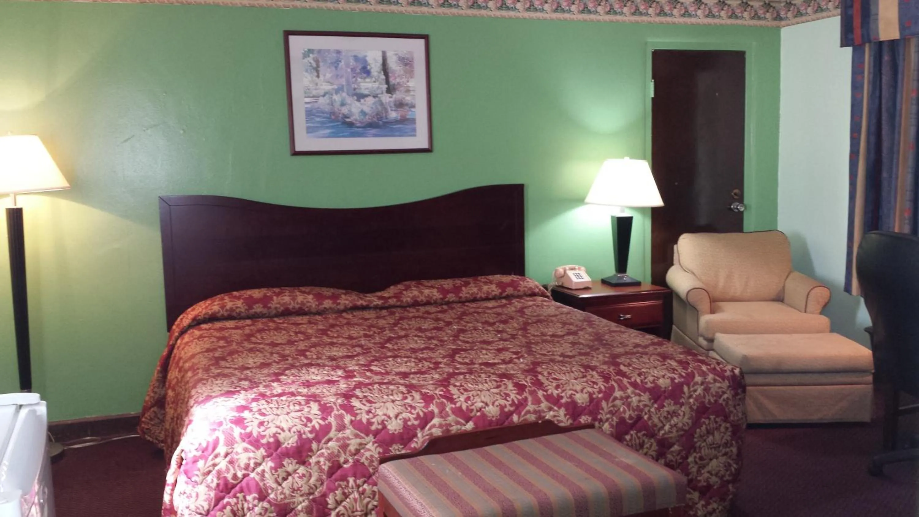 Photo of the whole room, Bed in Executive Lodge