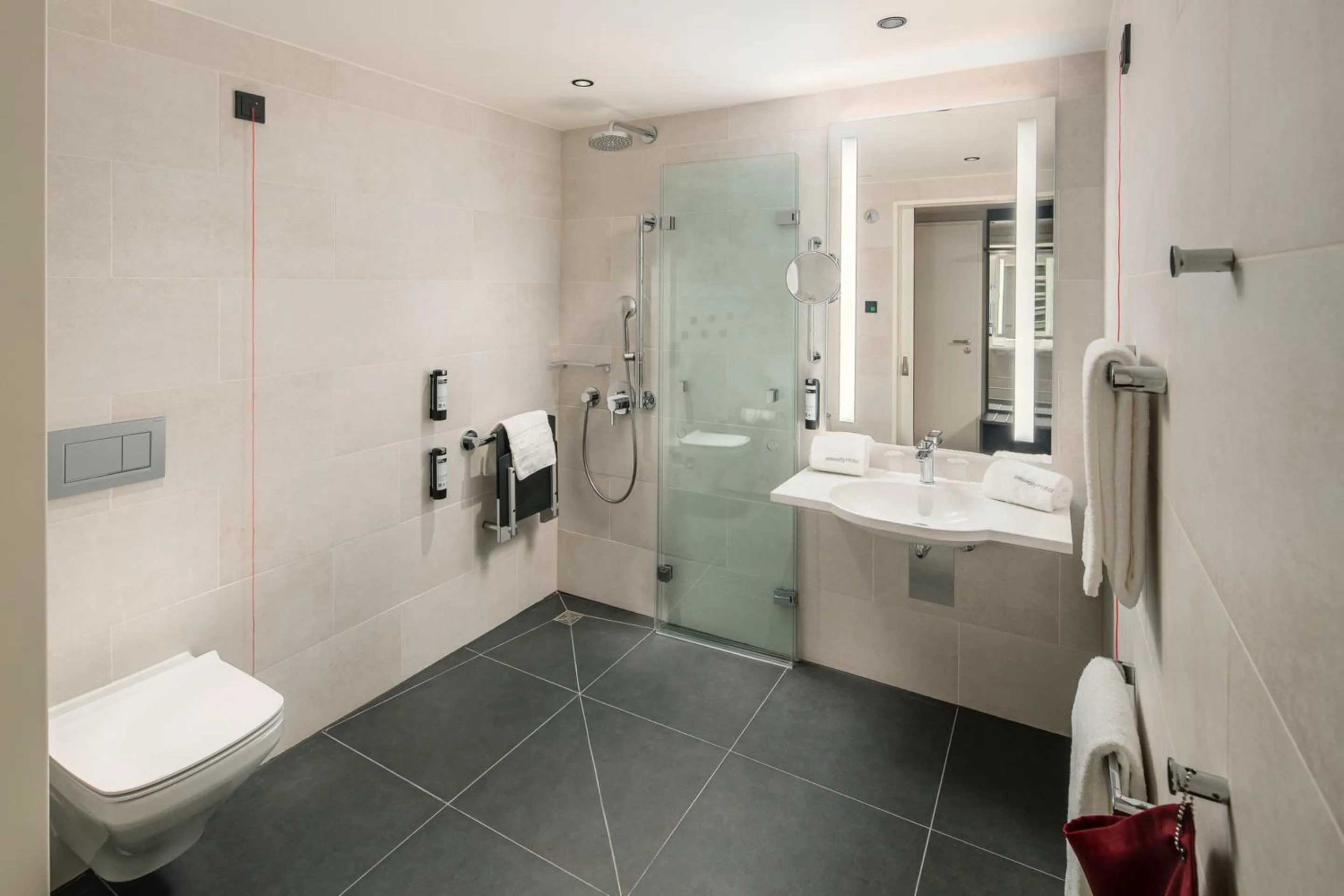 Shower in IntercityHotel Heidelberg