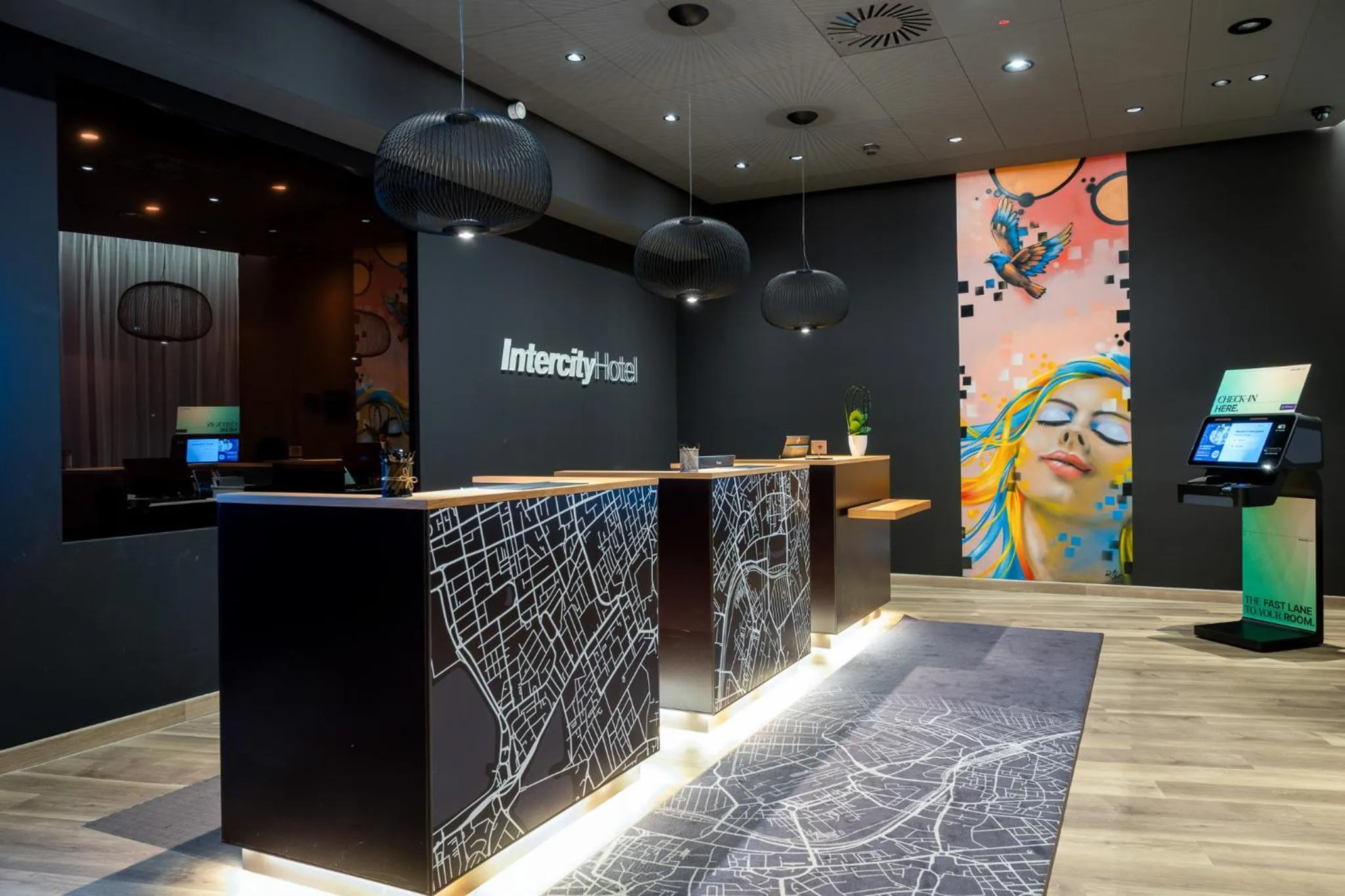 Lobby or reception in IntercityHotel Heidelberg