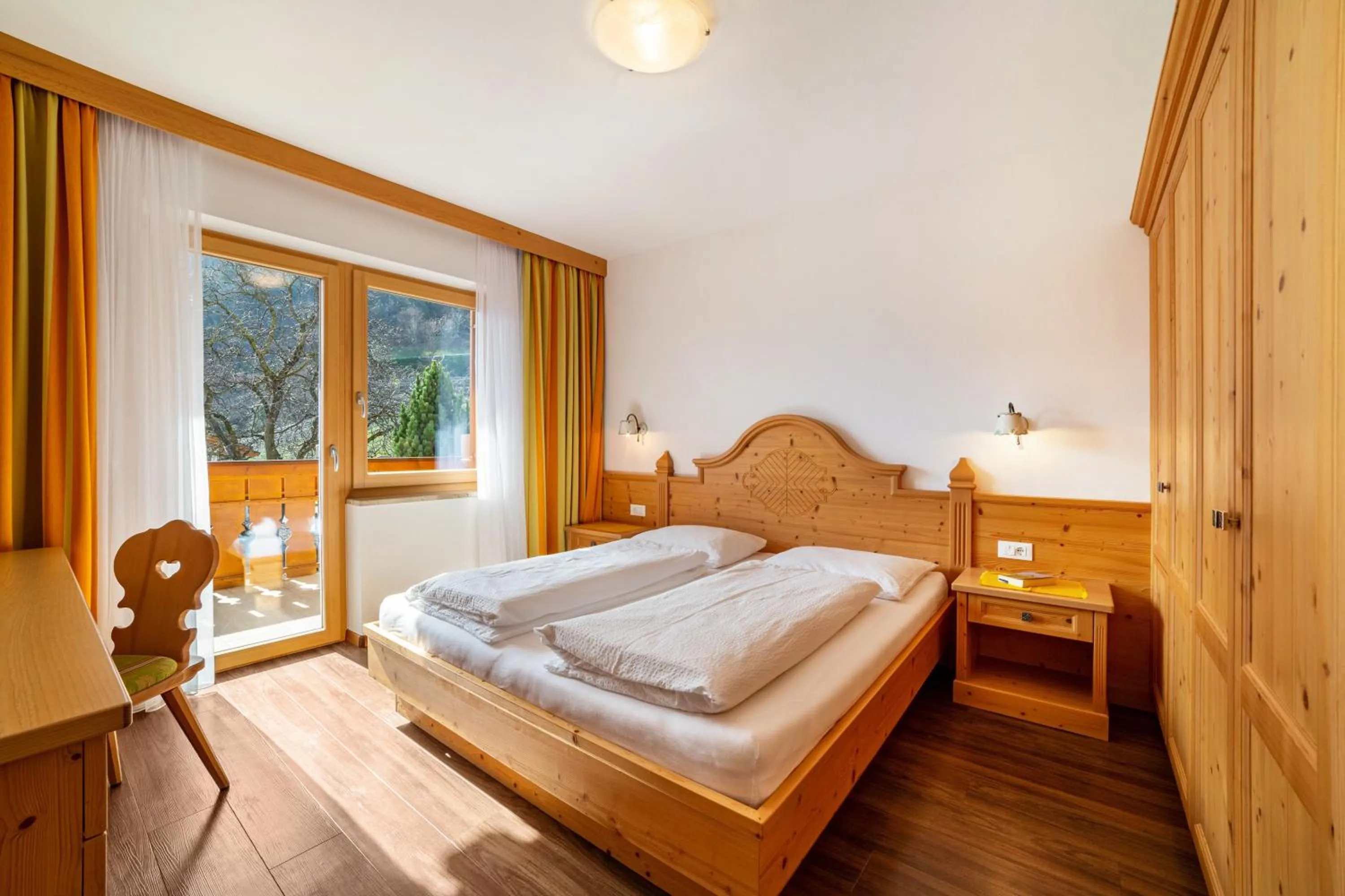 Living room, Bed in Obermoarhof Hönigspitze OG