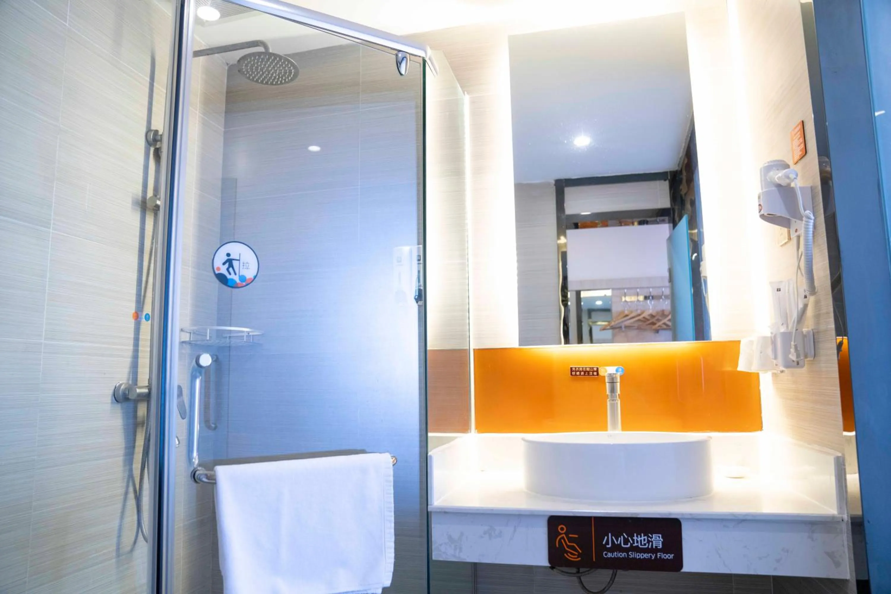 Shower in 7 Days Premium - Kunming South High Speed Railway Station University Town Metro Station