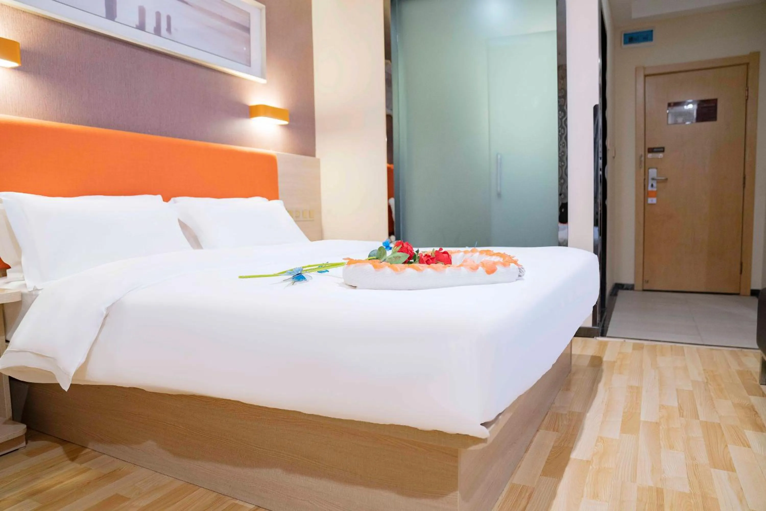 Photo of the whole room in 7 Days Premium - Kunming South High Speed Railway Station University Town Metro Station