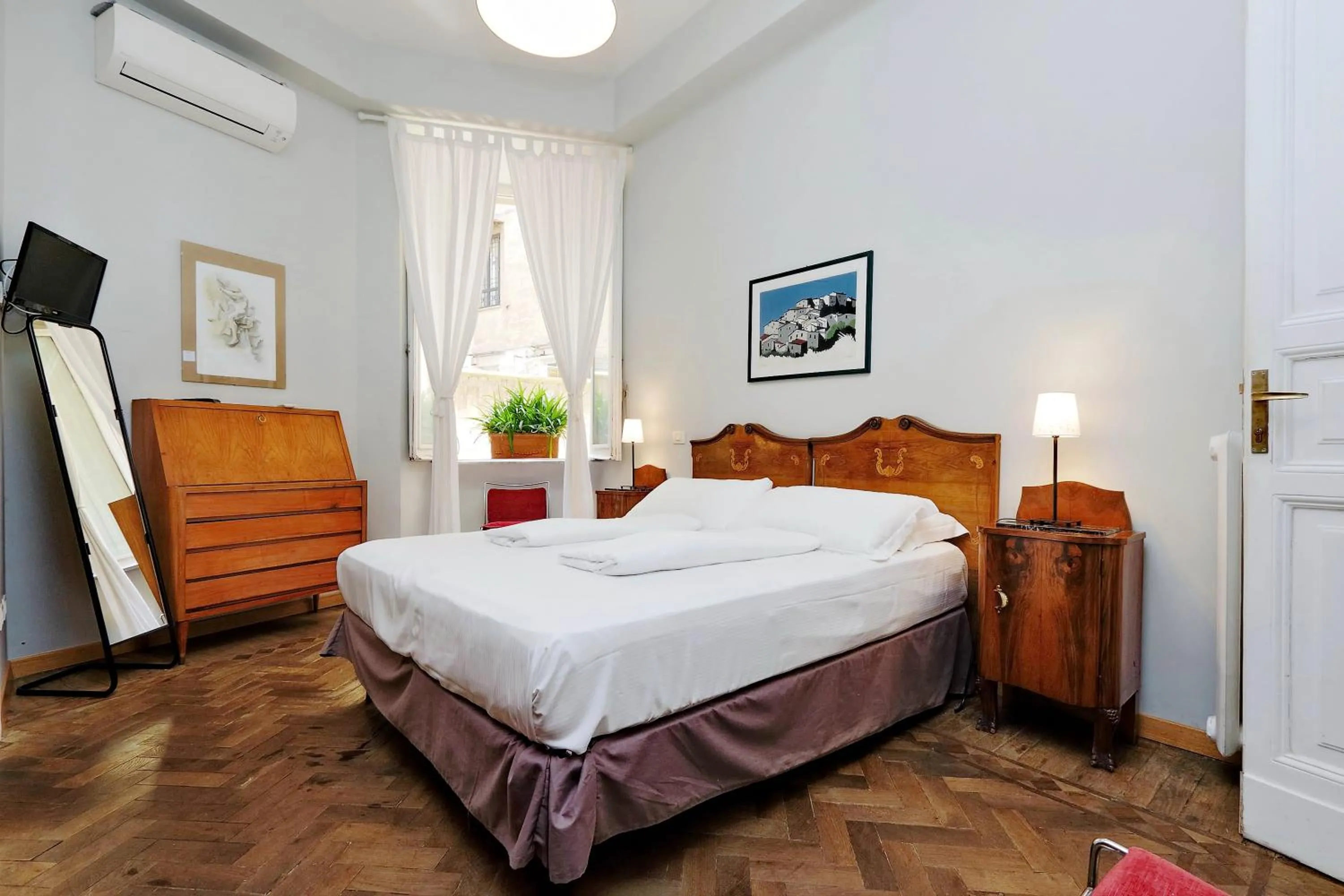 Photo of the whole room, Bed in Cassiodoro19