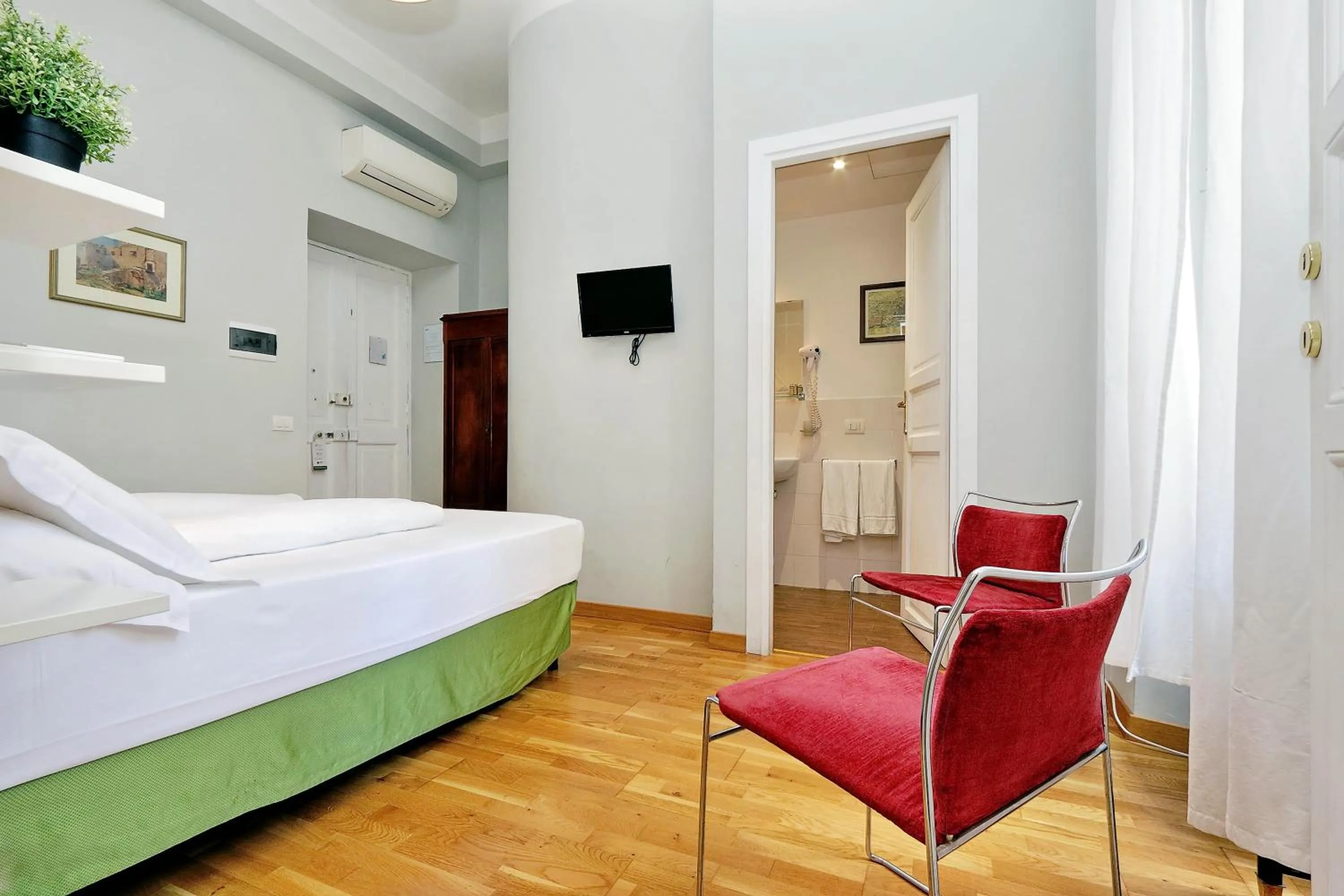 Bedroom, Bed in Cassiodoro19