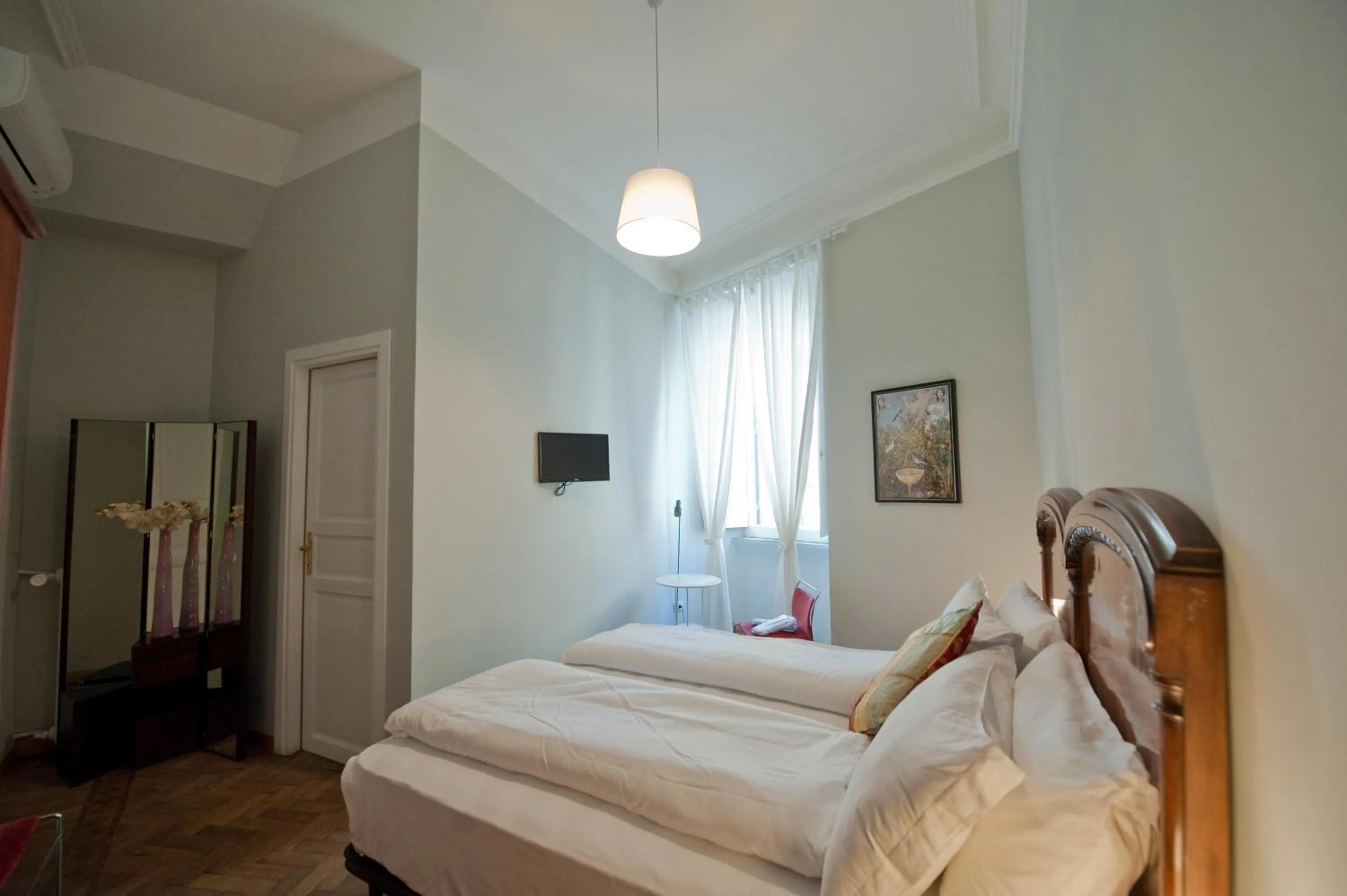 Bedroom, Bed in Cassiodoro19