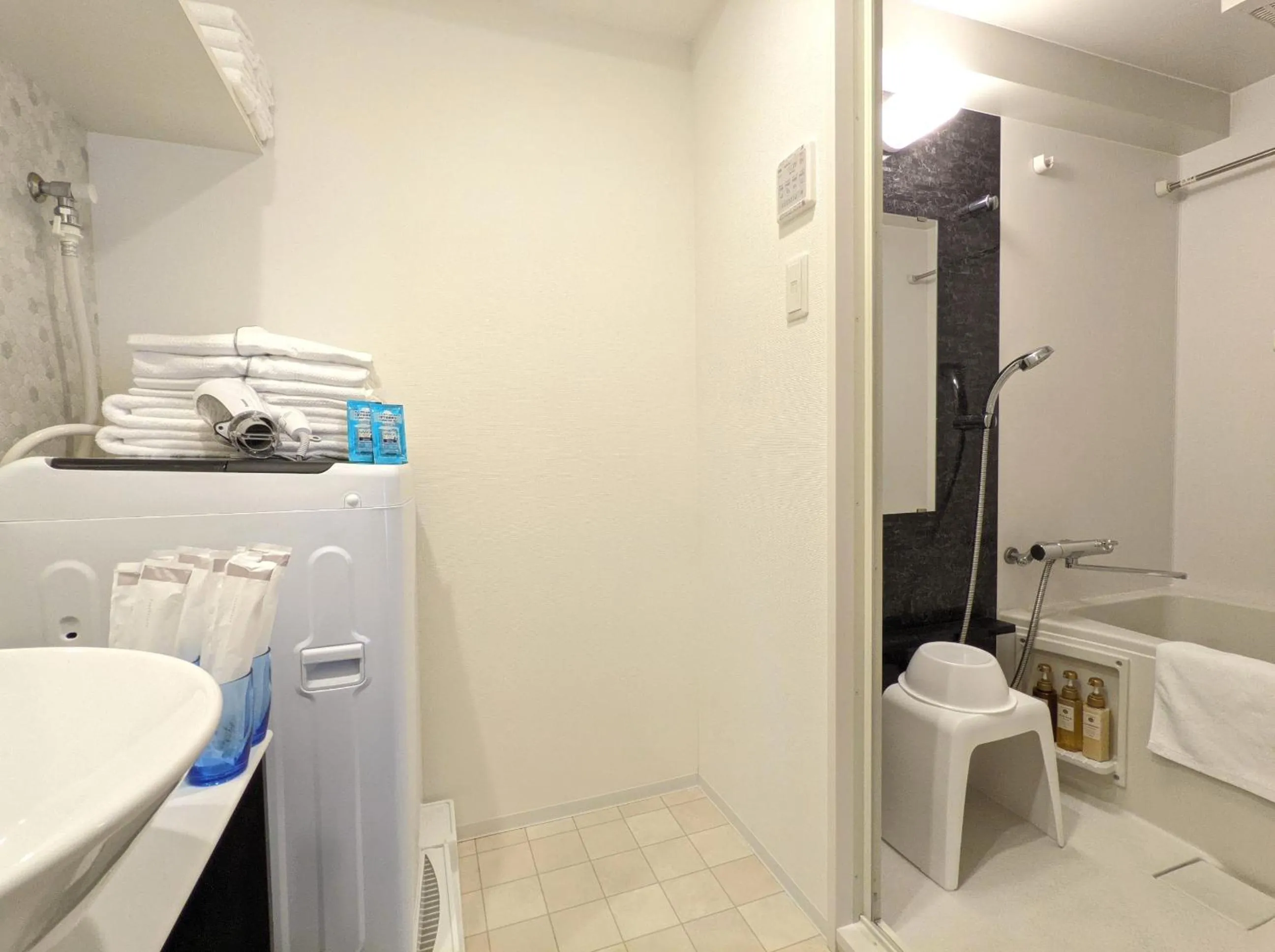 Shower in ESLEAD HOTEL Namba South Ⅱ