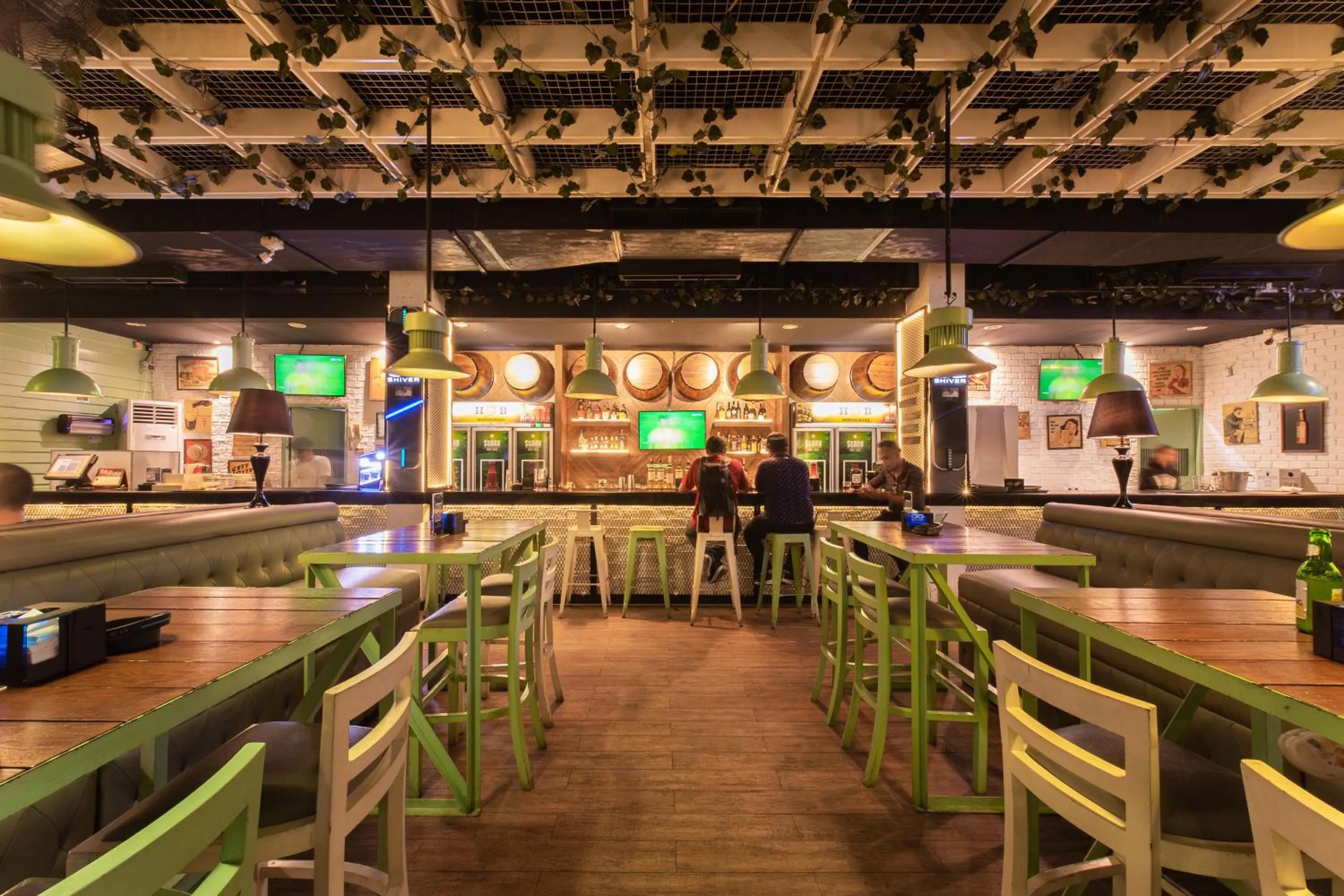 Restaurant/places to eat in J Icon Hip Hotel