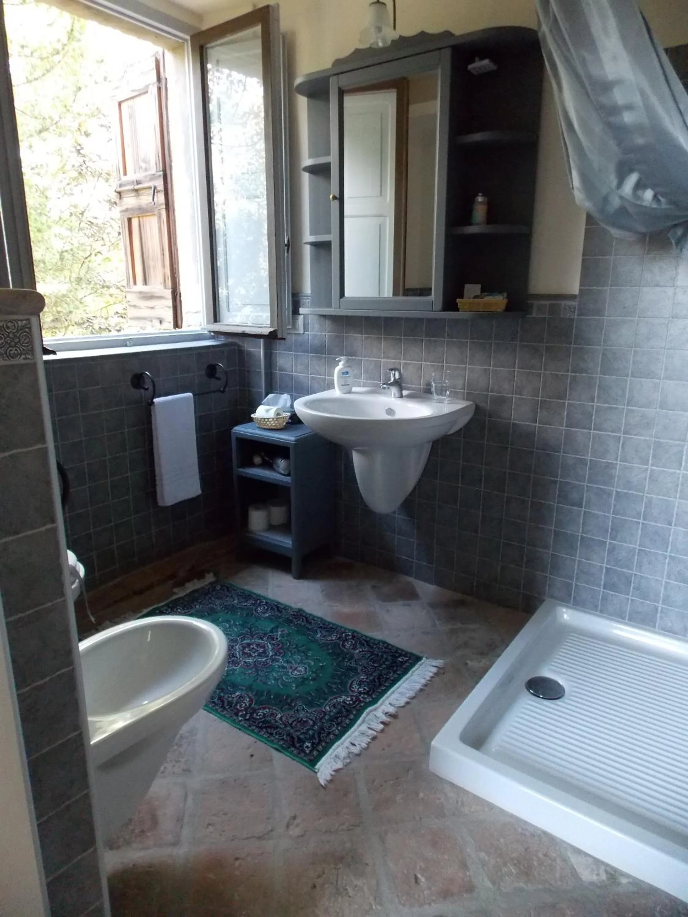 Shower in Bed and Breakfast di Charme La Bonarella