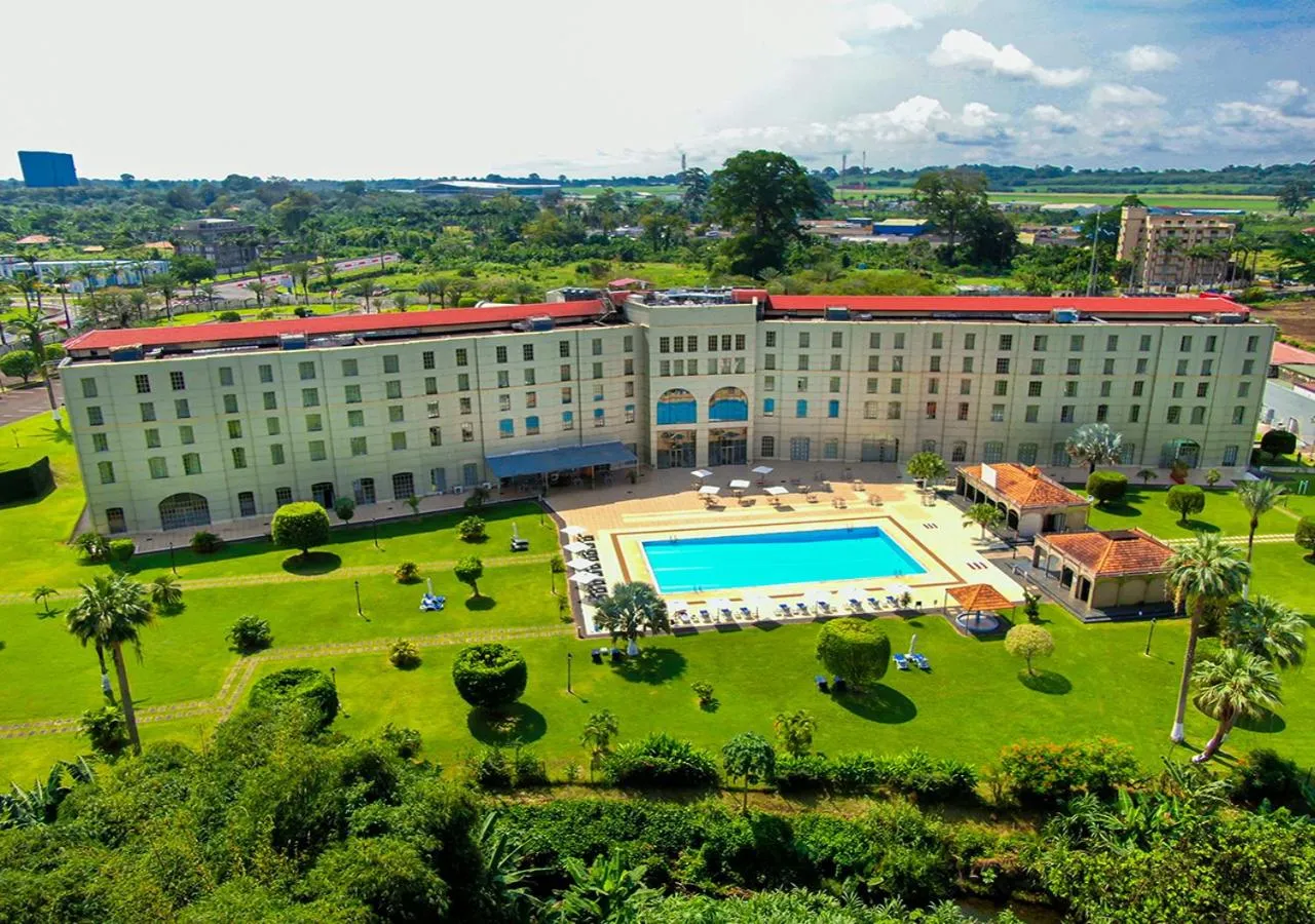 Swimming pool in Bisila Palace
