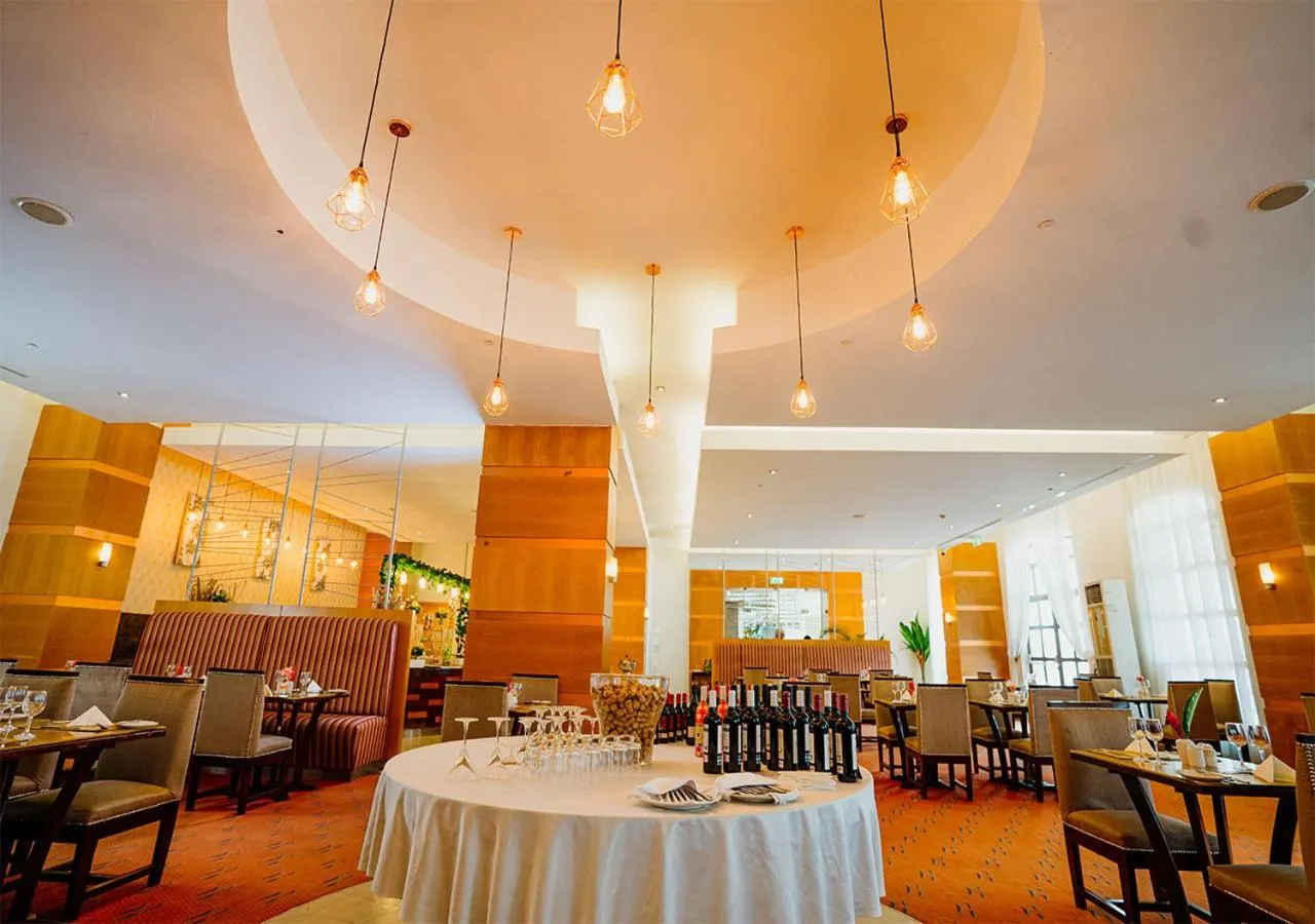 Restaurant/places to eat in Bisila Palace