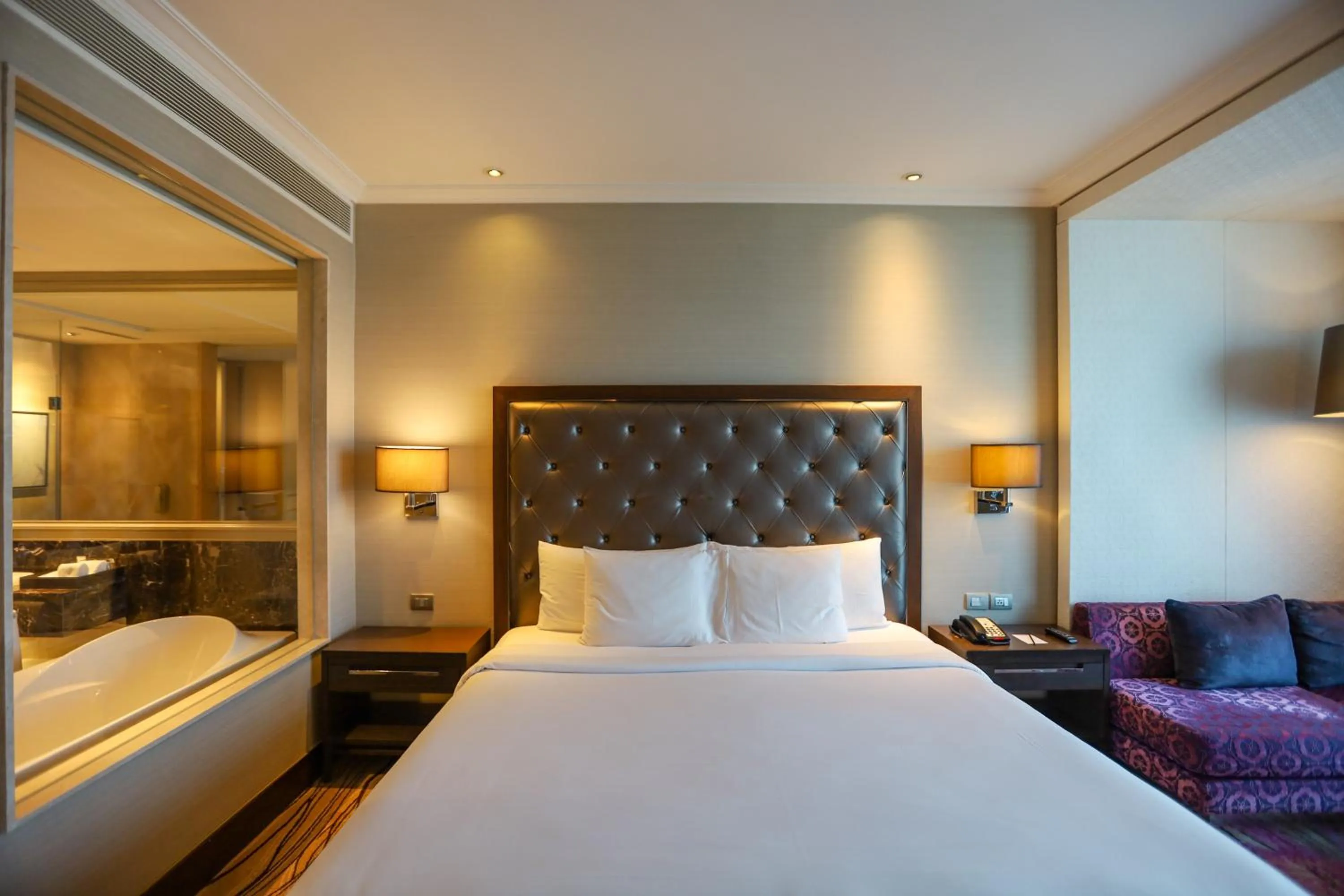 Bedroom, Bed in Radisson Blu Plaza Bangkok